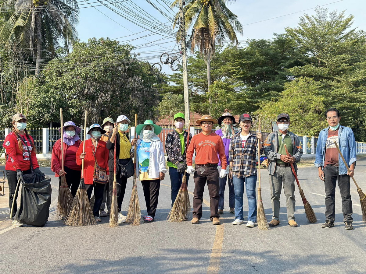 โครงการจัดการขยะอย่างมีส่วนร่วม กิจกรรม อบรมให้ความรู้การจัดการขยะในครัวเรือน และการเตรียมชุมชนเพื่อรับการประกวด ชุมชนน่าอยู่ น่าบ้านน่ามอง ณ ชุมชนแสนสุข