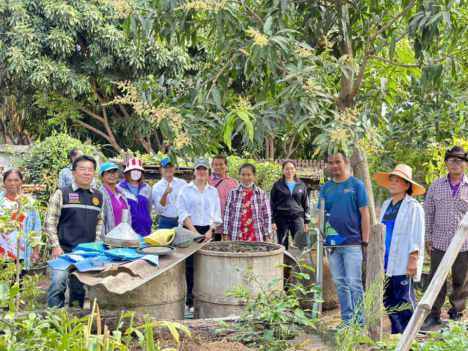 โครงการจัดการขยะอย่างมีส่วนร่วม กิจกรรม อบรมให้ความรู้การจัดการขยะในครัวเรือน และการเตรียมชุมชนเพื่อรับการประกวด ชุมชนน่าอยู่ น่าบ้านน่ามอง ณ ชุมชนคลองไทรผาสุก 