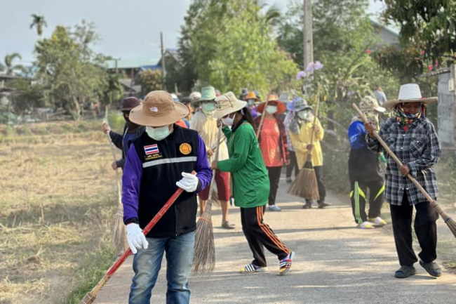 โครงการจัดการขยะอย่างมีส่วนร่วม กิจกรรม อบรมให้ความรู้การจัดการขยะในครัวเรือน และการเตรียมชุมชนเพื่อรับการประกวด ชุมชนน่าอยู่ น่าบ้านน่ามอง ณ ชุมชนหนองสะเดา 