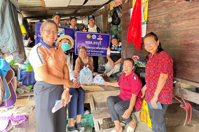 การออกเยี่ยมผู้สูงอายุและผู้พิการที่มีภาวะพึ่งพิง ร่วมกับคณะเจ้าหน้าที่โรงพยาบาลส่งเสริมสุขภาพตำบลดอนแสนสุข