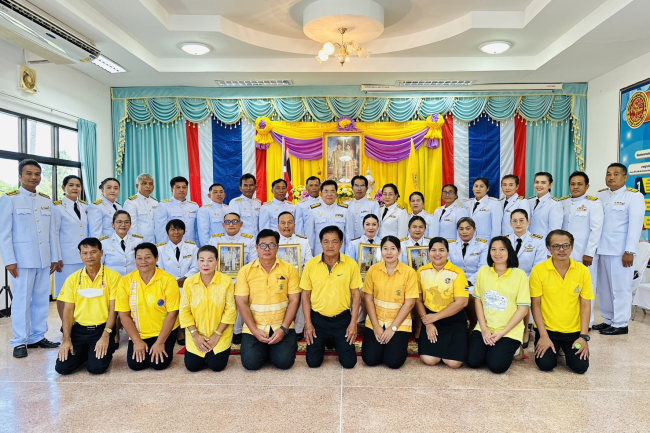 พิธีรับพระราชทานพระบรมฉายาลักษณ์ พระบาทสมเด็จพระเจ้าอยู่หัวและสมเด็จพระนางเจ้าฯบรมราชินี 