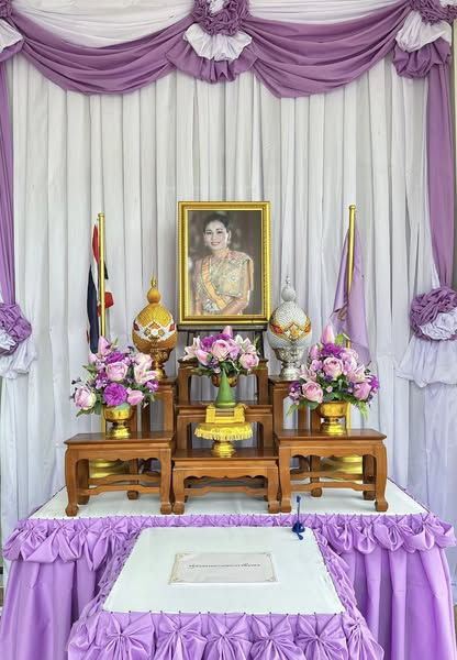 เทศบาลตำบลไทรโยง-ไชยวาล นำโดยนางสาวสุดใจ ศรีระกิ่ง ปลัดเทศบาล ปฏิบัติหน้าที่นายกเทศมนตรีตำบลไทรโยง-ไชยวาล พร้อมด้วยข้าราชการ พนักงานเจ้าหน้าที่เทศบาลฯ ร่วมลงนามถวายพระพรชัยมงคล สมเด็จพระนางเจ้าฯ พระบรมราชินี เนื่องในโอกาสวันเฉลิมพระชนมพรรษา วันที่ 3 มิถุนายน 2568