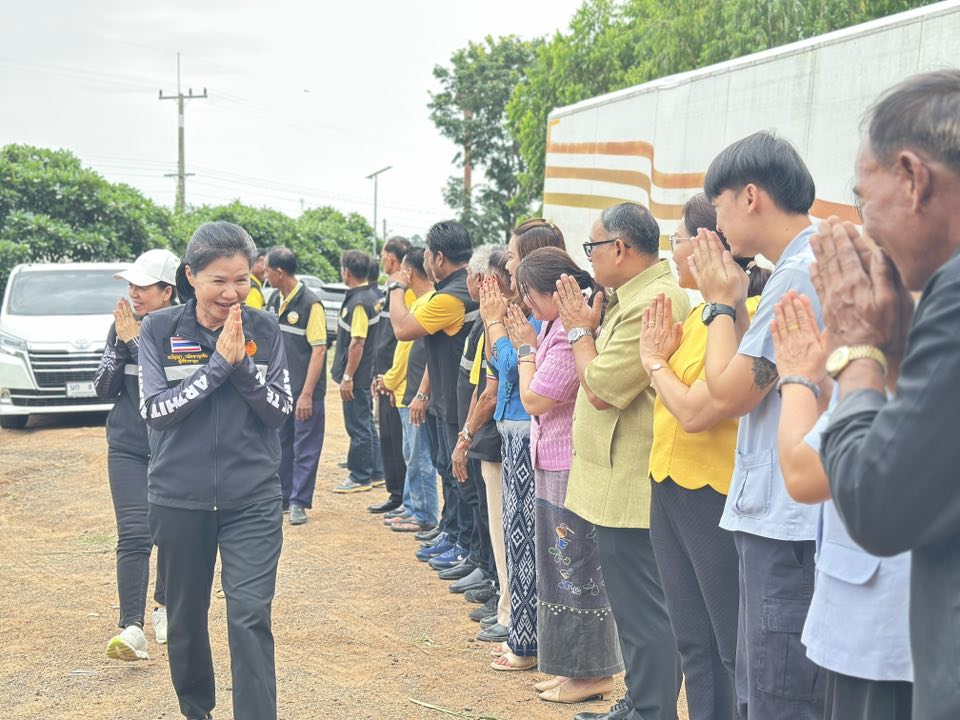เทศบาลตำบลไทรโยง-ไชยวาล นำโดยนายสุรัน จันทร์สง่า นายกเทศมนตรีฯ พร้อมด้วยคณะผู้บริหาร ปลัดเทศบาล รองปลัดเทศบาล ผู้อำนวยการกองคลัง และพนักงานเจ้าหน้าที่ ร่วมต้อนรับ นางยลดา หวังศุภกิจโกศล นายก อบจ.นครราชสีมา ประธานในพิธี