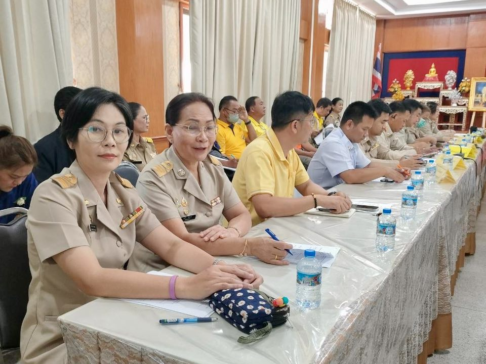 นายเพิ่มพล พึ่งกิ่ง รองนายกเทศมนตรีตำบลไทรโยง-ไชยวาล พร้อมด้วยนางสาวสุดใจ ศรีระกิ่ง ปลัดเทศบาล เข้าร่วมประชุมหัวหน้าส่วนราชการ ประจำเดือนสิงหาคม 2568 ณ ห้องประชุมที่ว่าการอำเภอครบุรี