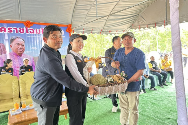 เทศบาลตำบลไทรโยง-ไชยวาล นำโดยนายสุรัน จันทร์สง่า นายกเทศมนตรีฯ พร้อมด้วยคณะผู้บริหาร ปลัดเทศบาล รองปลัดเทศบาล ผู้อำนวยการกองคลัง และพนักงานเจ้าหน้าที่ ร่วมต้อนรับ นางยลดา หวังศุภกิจโกศล นายก อบจ.นครราชสีมา ประธานในพิธี