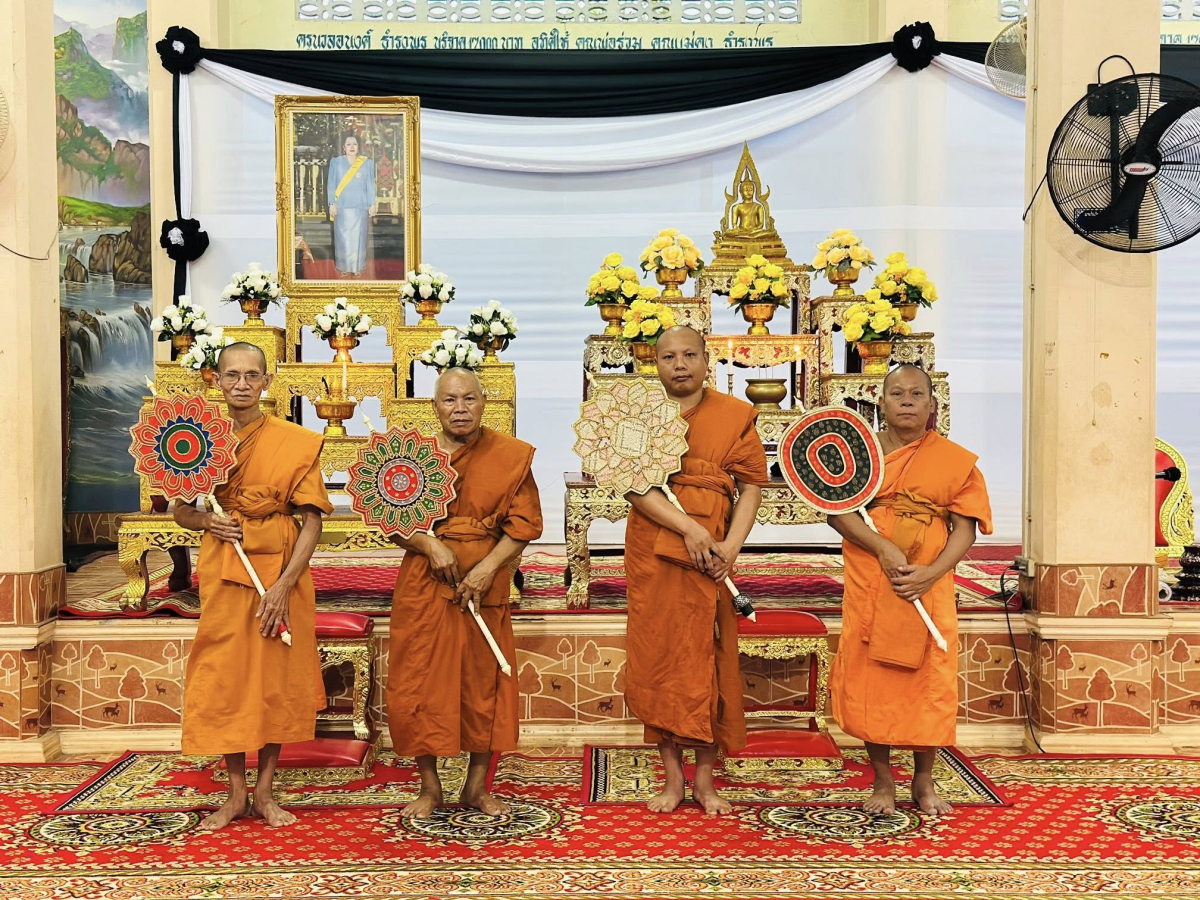 วันที่ 12 พฤศจิกายน 2568 เวลา 17.00 น. นายสุรัน จันทร์สง่า นายกเทศมนตรีตำบลไทรโยง-ไชยวาล พร้อมด้วยคณะผู้บริหาร สมาชิกสภาเทศบาล ข้าราชการ พนักงานเจ้าหน้าที่เทศบาลฯ และพสกนิกรชาวอำเภอครบุรี เข้าร่วมพิธีบำเพ็ญกุศลสวดพระอภิธรรม เพื่อถวายพระราชกุศลแด่สมเด็จพระนางเจ้าสิริกิติ์ พระบรมราชินีนาถ พระบรมราชชนนีพันปีหลวง