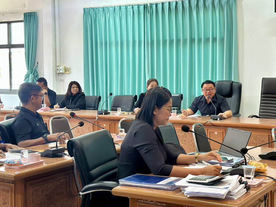 วันที่ 12 พฤศจิกายน 2568 เวลา 09.30 น.  นำโดยนายสุรัน จันทร์สง่า นายกเทศมนตรีตำบลไทรโยง-ไชยวาล เป็นประธานการประชุมคณะกรรมการกองทุนหลักประกันสุขภาพระดับท้องถิ่นหรือพื้นที่ เทศบาลตำบลไทรโยง-ไชยวาล ครั้งที่ 1/2569