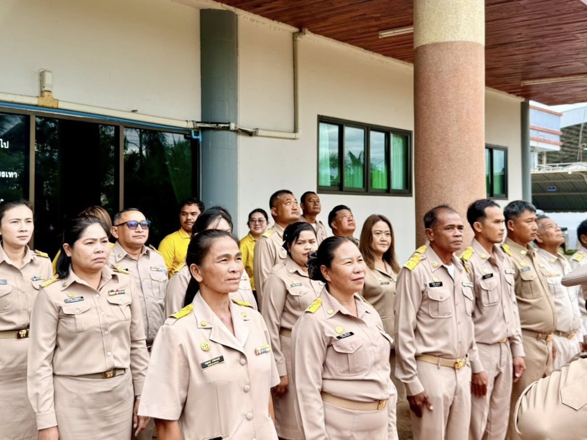 ทศบาลตำบลไทรโยง-ไชยวาล นำโดยนายสุรัน จันทร์สง่า นายกเทศมนตรีฯ พร้อมด้วยคณะผู้บริหาร สมาชิกสภาเทศบาล ข้าราชการ พนักงาน และเด็กนักเรียนศูนย์พัฒนาเด็กเล็กเทศบาลฯ ดำเนินกิจกรรมเคารพธงชาติและร้องเพลงชาติไทย เนื่องในวันพระราชทานธงชาติไทย เพื่อเป็นการน้อมรำลึกในพระมหากรุณาธิคุณพระบาทสมเด็จพระมงกุฎเกล้าเจ้าอยู่หัว รัชกาลที่ 6 ที่ทรงพระราชทานธงไตรรงค์เป็นธงชาติไทย ณ บริเวณหน้าเสาธง เทศบาลตำบลไทรโยง-ไชยวาล