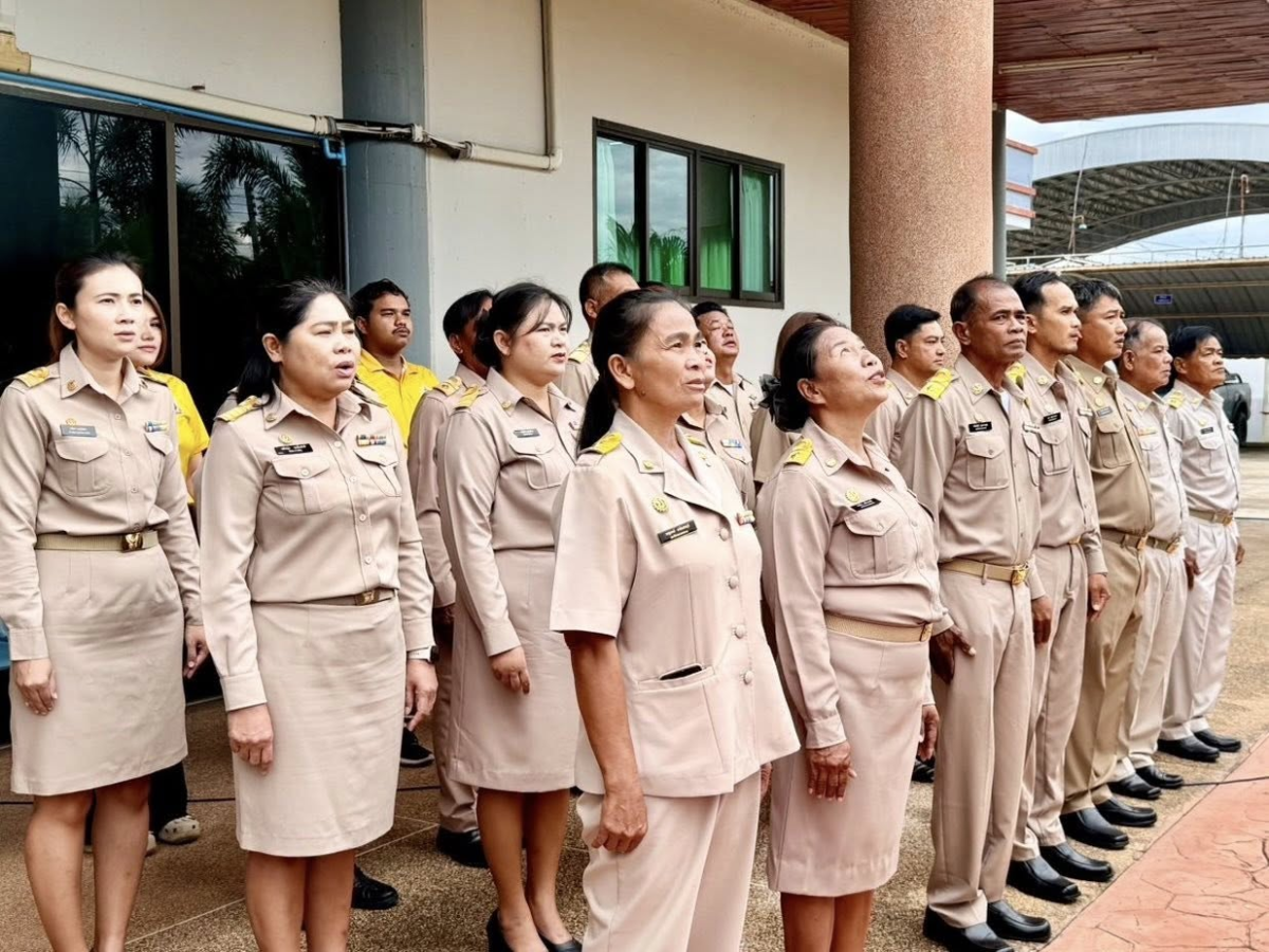 ทศบาลตำบลไทรโยง-ไชยวาล นำโดยนายสุรัน จันทร์สง่า นายกเทศมนตรีฯ พร้อมด้วยคณะผู้บริหาร สมาชิกสภาเทศบาล ข้าราชการ พนักงาน และเด็กนักเรียนศูนย์พัฒนาเด็กเล็กเทศบาลฯ ดำเนินกิจกรรมเคารพธงชาติและร้องเพลงชาติไทย เนื่องในวันพระราชทานธงชาติไทย เพื่อเป็นการน้อมรำลึกในพระมหากรุณาธิคุณพระบาทสมเด็จพระมงกุฎเกล้าเจ้าอยู่หัว รัชกาลที่ 6 ที่ทรงพระราชทานธงไตรรงค์เป็นธงชาติไทย ณ บริเวณหน้าเสาธง เทศบาลตำบลไทรโยง-ไชยวาล