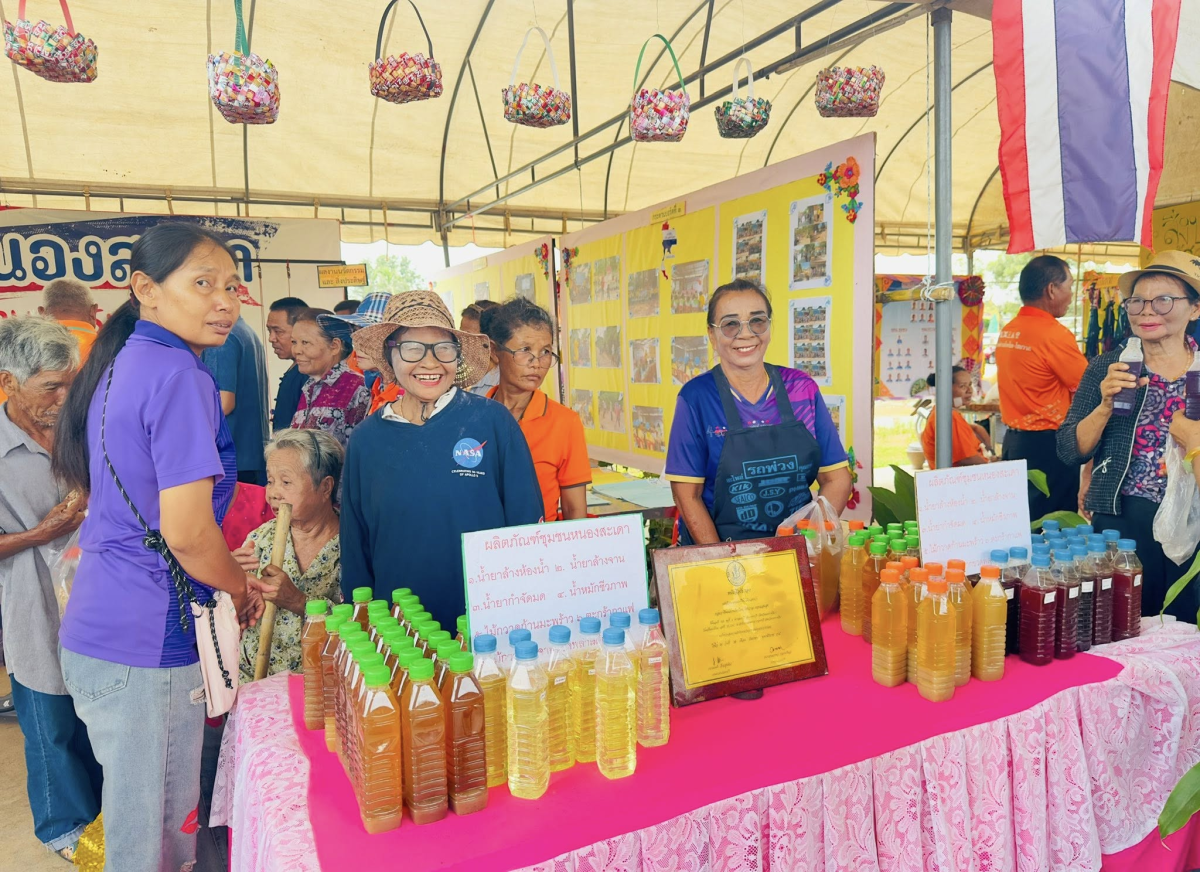 นที่ 18 กันยายน 2568 เวลา 09.30 น. เทศบาลตำบลไทรโยง-ไชยวาล นำโดยนายสุรัน จันทร์สง่า นายกเทศมนตรีตำบลไทรโยง-ไชยวาล พร้อมด้วยคณะผู้บริหาร สมาชิกสภาเทศบาล ปลัดเทศบาล รองปลัดเทศบาล หัวหน้าสำนักปลัดเทศบาล หัวหน้าส่วนราชการ และพนักงานเจ้าหน้าที่เทศบาล ได้จัดกิจกรรมโครงการสร้างสุขภาพดี สิ่งแวดล้อมดี ตามวิถีคนเทศบาลไทรโยง-ไชยวาล ประจำปีงบประมาณ 2568