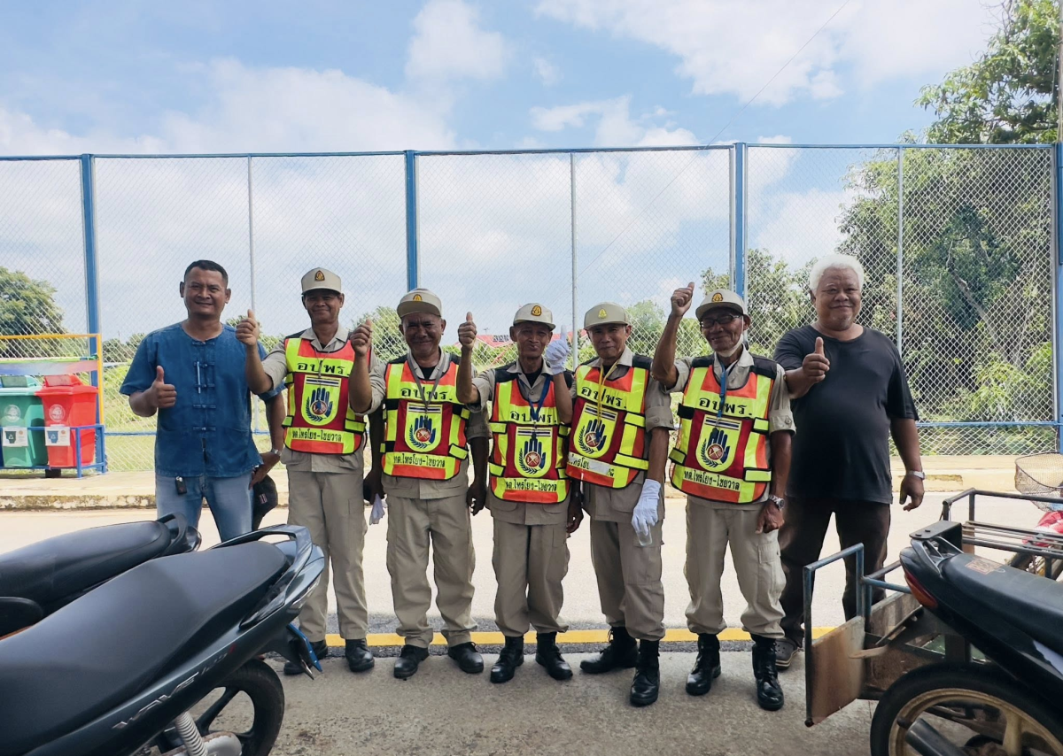 นที่ 18 กันยายน 2568 เวลา 09.30 น. เทศบาลตำบลไทรโยง-ไชยวาล นำโดยนายสุรัน จันทร์สง่า นายกเทศมนตรีตำบลไทรโยง-ไชยวาล พร้อมด้วยคณะผู้บริหาร สมาชิกสภาเทศบาล ปลัดเทศบาล รองปลัดเทศบาล หัวหน้าสำนักปลัดเทศบาล หัวหน้าส่วนราชการ และพนักงานเจ้าหน้าที่เทศบาล ได้จัดกิจกรรมโครงการสร้างสุขภาพดี สิ่งแวดล้อมดี ตามวิถีคนเทศบาลไทรโยง-ไชยวาล ประจำปีงบประมาณ 2568