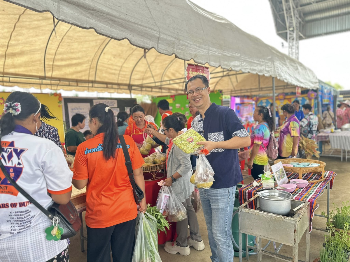 นที่ 18 กันยายน 2568 เวลา 09.30 น. เทศบาลตำบลไทรโยง-ไชยวาล นำโดยนายสุรัน จันทร์สง่า นายกเทศมนตรีตำบลไทรโยง-ไชยวาล พร้อมด้วยคณะผู้บริหาร สมาชิกสภาเทศบาล ปลัดเทศบาล รองปลัดเทศบาล หัวหน้าสำนักปลัดเทศบาล หัวหน้าส่วนราชการ และพนักงานเจ้าหน้าที่เทศบาล ได้จัดกิจกรรมโครงการสร้างสุขภาพดี สิ่งแวดล้อมดี ตามวิถีคนเทศบาลไทรโยง-ไชยวาล ประจำปีงบประมาณ 2568