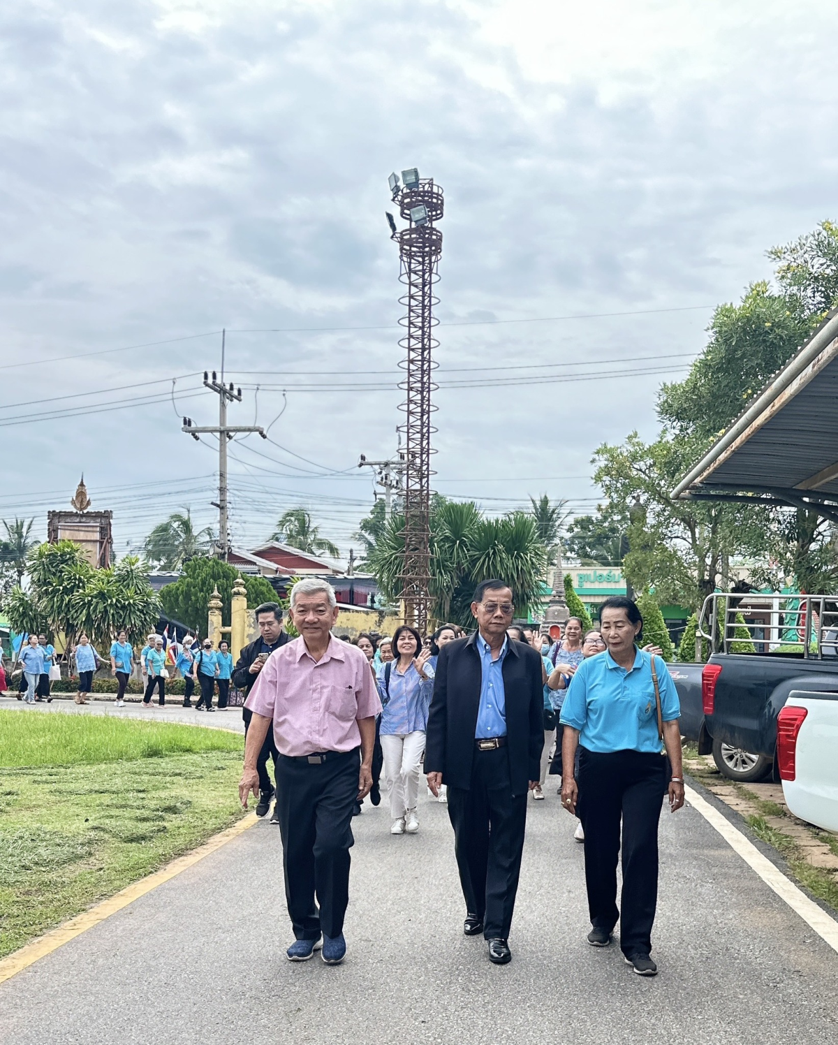 ทศบาลตำบลไทรโยง-ไชยวาล นำโดยนายสุรัน จันทร์สง่า นายกเทศมนตรี พร้อมด้วยคณะผู้บริหาร สมาชิกสภาเทศบาล ปลัดเทศบาล รองปลัดเทศบาล หัวหน้าสำนักปลัดเทศบาล ผู้อำนวยการกองคลัง ผู้อำนวยการกองสาธารณสุขฯ พนักงานเจ้าหน้าที่เทศบาลและนักเรียนผู้สูงอายุ ร่วมต้อนรับคณะเทศบาลตำบลหินกอง อำเภอหนองแค จังหวัดสระบุรี