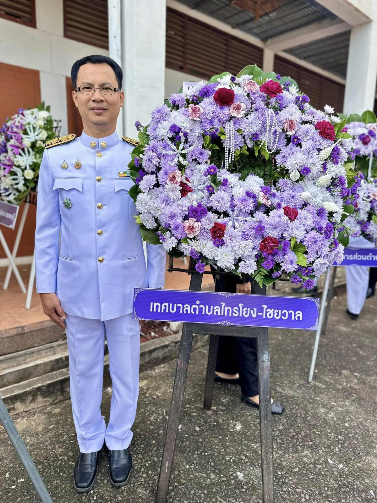 วันที่ 25 พฤศจิกายน 2568 เวลา 08.00 น. เทศบาลตำบลไทรโยง-ไชยวาล นำโดยนายไพฑูรย์ หัสครบุรี รองนายกเทศมนตรีตำบลไทรโยง-ไชยวาล พร้อมด้วยผู้บริหาร สมาชิกสภาเทศบาลฯ รองปลัดเทศบาลฯ และหัวหน้าส่วนราชการ เข้าร่วมกิจกรรมเฉลิมพระเกียรติพระบาทสมเด็จพระมงกุฎเกล้าเจ้าอยู่หัว เนื่องในโอกาสวันคล้ายวันสวรรคตครบ 100 ปี และกิจกรรมเฉลิมพระเกียรติสมเด็จพระเจ้าภคินีเธอ เจ้าฟ้าเพชรรัตนราชสุดา สิริโสภาพัณณวดี เนื่องในโอกาสวันคล้ายวันประสูติครบ 100 ปี