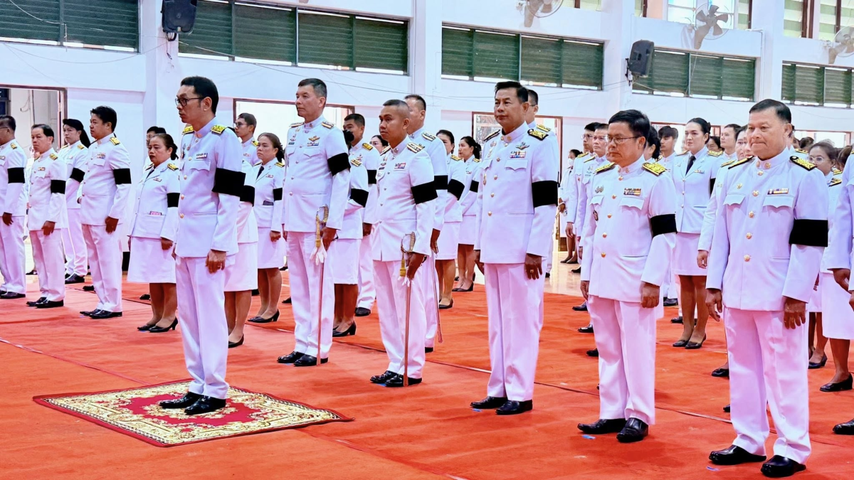 วันที่ 25 พฤศจิกายน 2568 เวลา 08.00 น. เทศบาลตำบลไทรโยง-ไชยวาล นำโดยนายไพฑูรย์ หัสครบุรี รองนายกเทศมนตรีตำบลไทรโยง-ไชยวาล พร้อมด้วยผู้บริหาร สมาชิกสภาเทศบาลฯ รองปลัดเทศบาลฯ และหัวหน้าส่วนราชการ เข้าร่วมกิจกรรมเฉลิมพระเกียรติพระบาทสมเด็จพระมงกุฎเกล้าเจ้าอยู่หัว เนื่องในโอกาสวันคล้ายวันสวรรคตครบ 100 ปี และกิจกรรมเฉลิมพระเกียรติสมเด็จพระเจ้าภคินีเธอ เจ้าฟ้าเพชรรัตนราชสุดา สิริโสภาพัณณวดี เนื่องในโอกาสวันคล้ายวันประสูติครบ 100 ปี