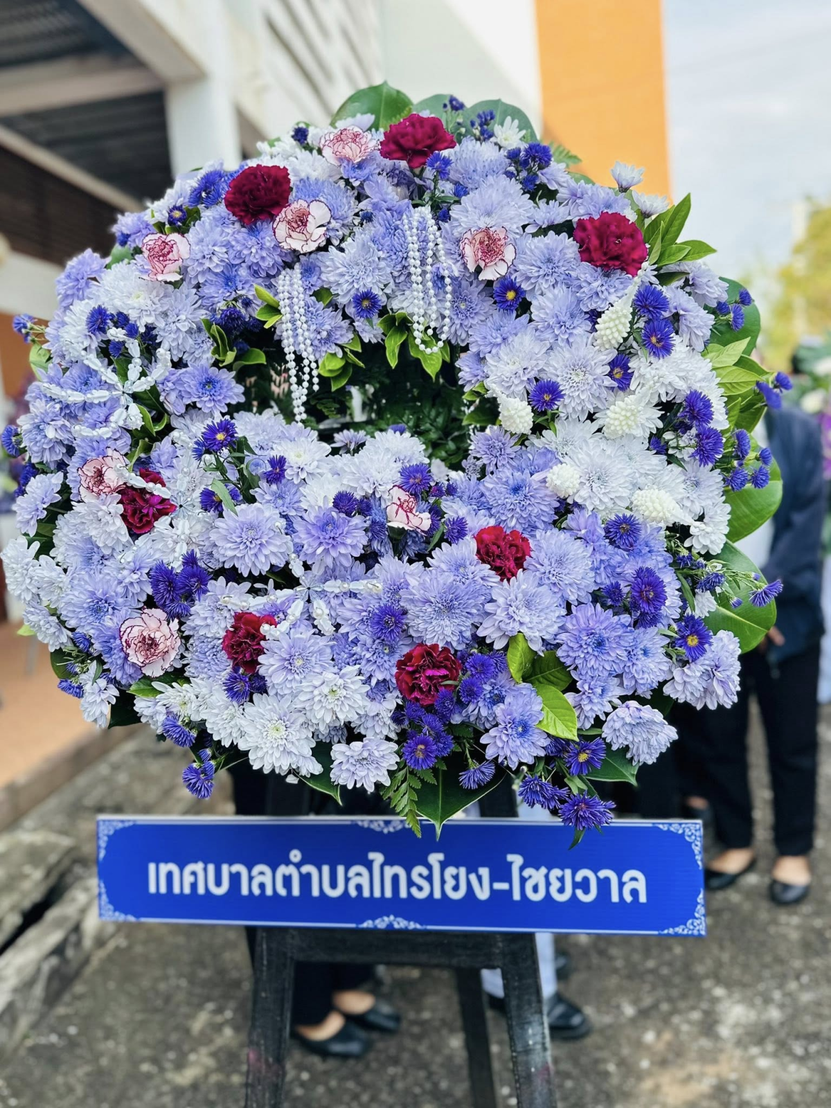 วันที่ 25 พฤศจิกายน 2568 เวลา 08.00 น. เทศบาลตำบลไทรโยง-ไชยวาล นำโดยนายไพฑูรย์ หัสครบุรี รองนายกเทศมนตรีตำบลไทรโยง-ไชยวาล พร้อมด้วยผู้บริหาร สมาชิกสภาเทศบาลฯ รองปลัดเทศบาลฯ และหัวหน้าส่วนราชการ เข้าร่วมกิจกรรมเฉลิมพระเกียรติพระบาทสมเด็จพระมงกุฎเกล้าเจ้าอยู่หัว เนื่องในโอกาสวันคล้ายวันสวรรคตครบ 100 ปี และกิจกรรมเฉลิมพระเกียรติสมเด็จพระเจ้าภคินีเธอ เจ้าฟ้าเพชรรัตนราชสุดา สิริโสภาพัณณวดี เนื่องในโอกาสวันคล้ายวันประสูติครบ 100 ปี