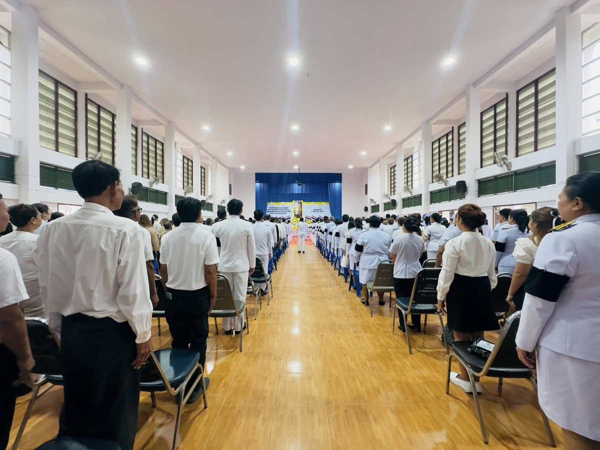 นายสุรัน จันทร์สง่า นายกเทศมนตรีตำบลไทรโยง-ไชยวาล พร้อมด้วยผู้บริหาร ปลัดเทศบาล และหัวหน้าส่วนราชการ เข้าร่วมพิธีวางพานพุ่มดอกไม้ถวายสักการะ และน้อมรำลึกถึงพระมหากรุณาธิคุณ เนื่องในวันคล้ายวันพระราชสมภพของพระบาทสมเด็จพระบรมชนกาธิเบศร มหาภูมิพลอดุลยเดช มหาราชบรมนาถบพิตร