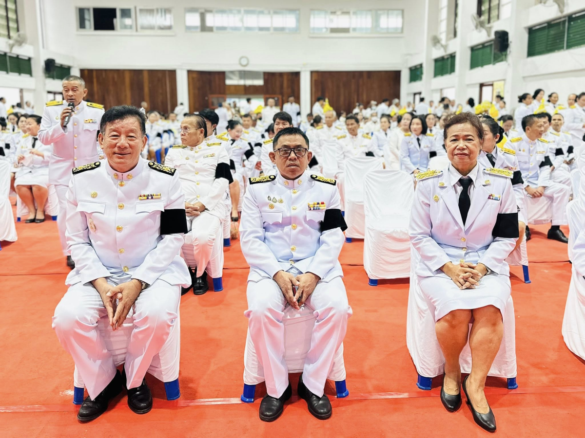 นายสุรัน จันทร์สง่า นายกเทศมนตรีตำบลไทรโยง-ไชยวาล พร้อมด้วยผู้บริหาร ปลัดเทศบาล และหัวหน้าส่วนราชการ เข้าร่วมพิธีวางพานพุ่มดอกไม้ถวายสักการะ และน้อมรำลึกถึงพระมหากรุณาธิคุณ เนื่องในวันคล้ายวันพระราชสมภพของพระบาทสมเด็จพระบรมชนกาธิเบศร มหาภูมิพลอดุลยเดช มหาราชบรมนาถบพิตร