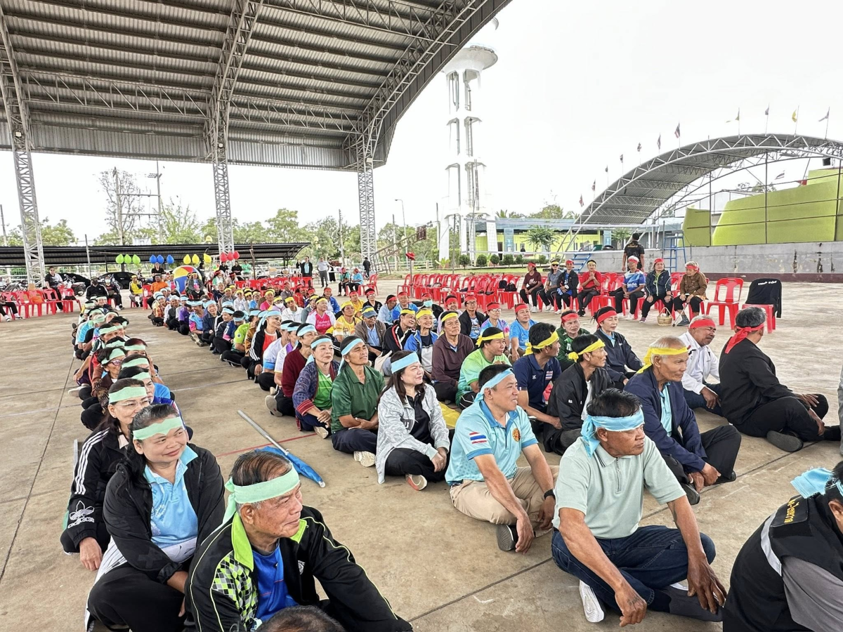 เทศบาลตำบลไทรโยง-ไชยวาล นำโดยนายสุรัน จันทร์สง่า นายกเทศมนตรีฯ พร้อมด้วยคณะผู้บริหาร ประธานสภาเทศบาล สมาชิกสภาเทศบาล ปลัดเทศบาล รองปลัดเทศบาล หัวหน้าสำนักปลัดเทศบาล ผู้อำนวยการกองคลัง ผู้อำนวยการกองสาธารณะสุขฯ และพนักเจ้าหน้าที่เทศบาลฯ ร่วมดำเนินกิจกรรม ส่งเสริมสุขภาพร่างกาย ขยับกายสบายชีวี ตามโครงการพัฒนาคุณภาพชีวิตผู้สูงอายุ ประจำปี 2569