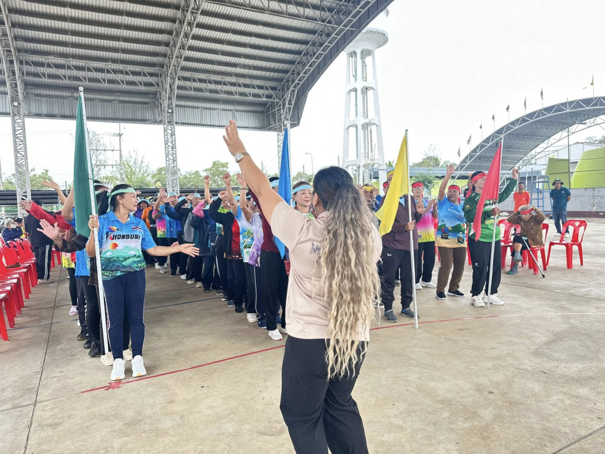 เทศบาลตำบลไทรโยง-ไชยวาล นำโดยนายสุรัน จันทร์สง่า นายกเทศมนตรีฯ พร้อมด้วยคณะผู้บริหาร ประธานสภาเทศบาล สมาชิกสภาเทศบาล ปลัดเทศบาล รองปลัดเทศบาล หัวหน้าสำนักปลัดเทศบาล ผู้อำนวยการกองคลัง ผู้อำนวยการกองสาธารณะสุขฯ และพนักเจ้าหน้าที่เทศบาลฯ ร่วมดำเนินกิจกรรม ส่งเสริมสุขภาพร่างกาย ขยับกายสบายชีวี ตามโครงการพัฒนาคุณภาพชีวิตผู้สูงอายุ ประจำปี 2569