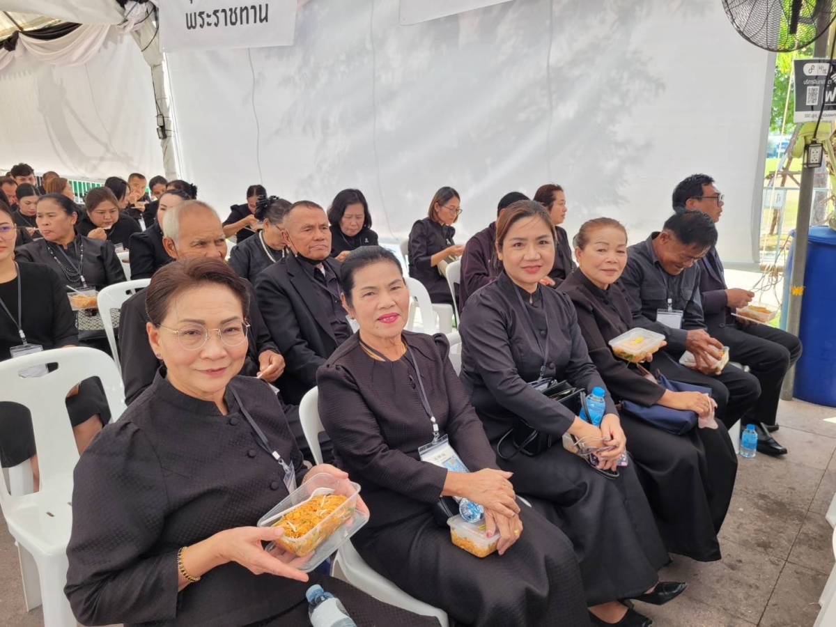 เทศบาลตำบลไทรโยง-ไชยวาล ภายใต้การนำของนายสุรัน จันทร์สง่า นายกเทศมนตรีฯ มอบหมายให้นายไพฑูรย์ หัสครบุรี รองนายกเทศมนตรี ฯ พร้อมด้วยผู้บริหาร สมาชิกสภาเทศบาล ปลัดเทศบาล และประชาชน เข้าร่วมในพิธีการเดินทางของประชาชนอำเภอครบุรี ในการเข้ากราบถวายบังคมพระบรมศพ สมเด็จพระนางเจ้าสิริกิติ์ พระบรมราชินีนาถ พระบรมราชชนนีพันปีหลวง ณ พระที่นั่งดุสิตมหาปราสาท พระบรมมหาราชวัง