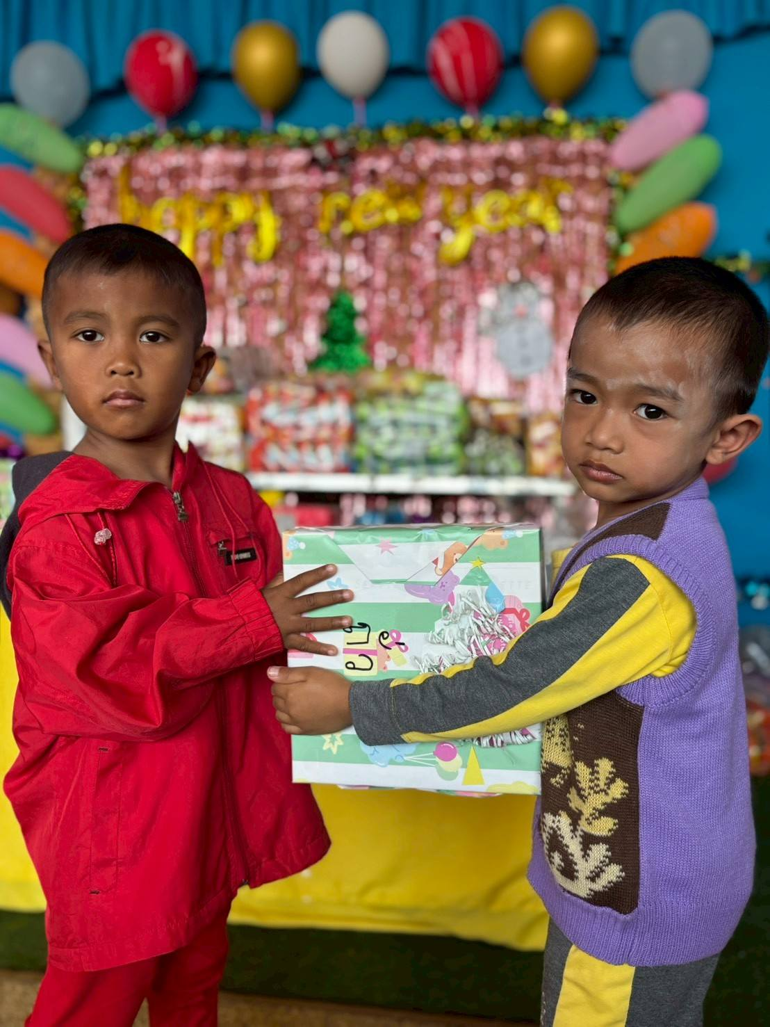 นายสุรัน จันทร์สง่า นายกเทศมนตรีตำบลไทรโยง-ไชยวาล เป็นประธานกล่าวต้อนรับและอวยพรผู้ปกครองและเด็กๆนักเรียนที่เข้าร่วมกิจกรรมส่งท้ายปีเก่าต้อนรับปีใหม่ 2569 ของศูนย์พัฒนาเด็กเล็กเทศบาลตำบลไทรโยง-ไชยวาล