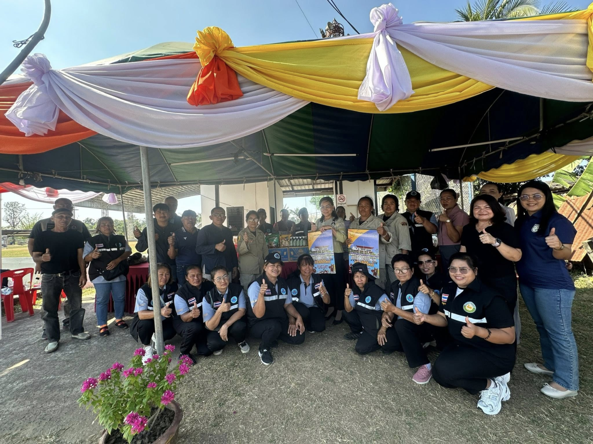 นายสุรัน จันทร์สง่า นายกเทศมนตรีตำบลไทรโยง-ไชยวาล พร้อมด้วยคณะผู้บริหาร สมาชิกสภาเทศบาล ปลัดเทศบาล หัวหน้าส่วนราชการ ออกตรวจเยี่ยมเจ้าหน้าที่ อปพร. อสม. และพนักงานเทศบาล ณ จุดบริการประชาชน ในการปฏิบัติหน้าที่ ในช่วงเทศกาลปีใหม่ 2569