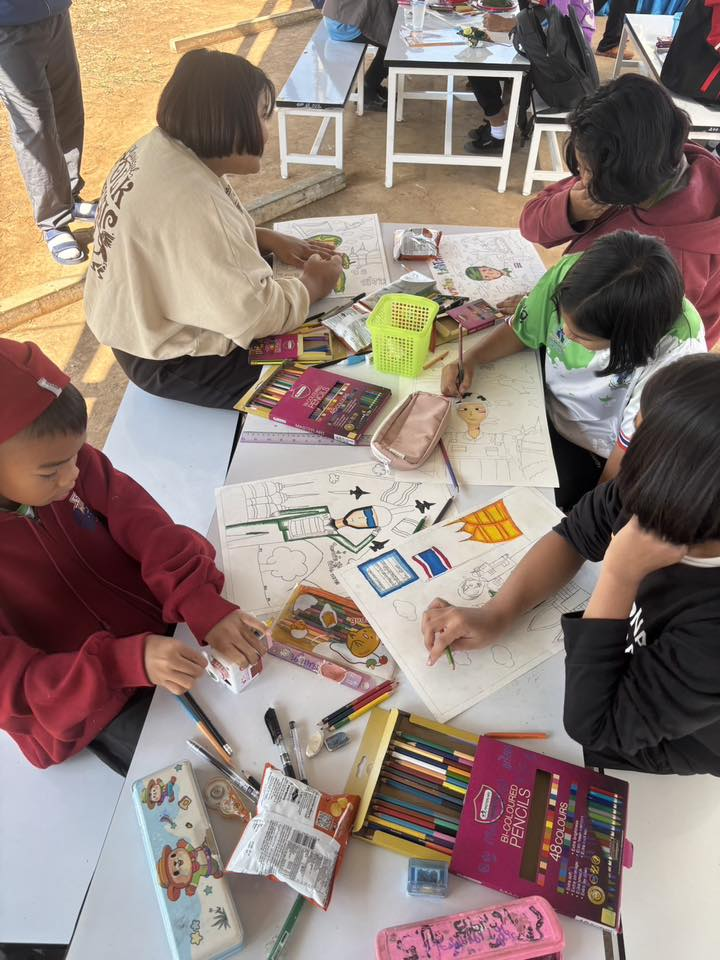 เทศบาลตำบลไทรโยง-ไชยวาล นำโดยนายสุรัน จันทร์สง่า นายกเทศมนตรีตำบลไทรโยง-ไชยวาล พร้อมด้วยคณะผู้บริหาร สมาชิกสภาเทศบาล ปลัดเทศบาล รองปลัดเทศบาล หัวหน้าส่วนราชการ พนักงานและเจ้าหน้าที่เทศบาล ได้จัดงานวันเด็กแห่งชาติ ประจำปี 2569