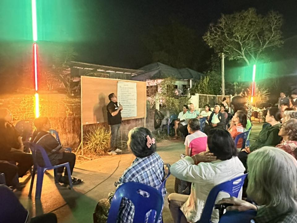 นาย สุรัน จันทร์สง่า นายกเทศมนตรีตำบลไทรโยง-ไชยวาล เป็นประธานในการประชุมประชาคมหมู่บ้านและชุมชน เพื่อจัดทำแผนพัฒนาท้องถิ่น ประจำปีงบประมาณ 2569 เพื่อการทบทวนแผนพัฒนาท้องถิ่น (พ.ศ.2566-2570) พร้อมทั้งจัดทำแผนพัฒนาท้องถิ่น (พ.ศ.2571-2575) และประชุมเพื่อสร้างความรู้ความเข้าใจให้กับประชาชน เกี่ยวกับหลักและเหตุผลของกระทรวงกำหนดค่าธรรมเนียมและยกเว้นค่าธรรมเนียมเกี่ยวกับการสิ่งปฏิกูลและขยะมูลฝอย พ.ศ. 2567 ณ ที่ทำการผู้ใหญ่บ้านหมู่ที่ 3