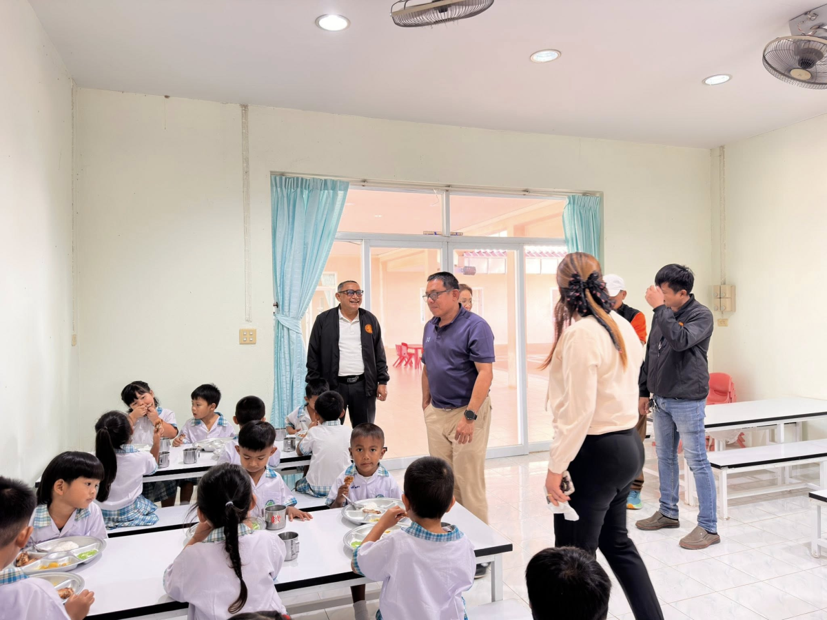 ทศบาลตำบลไทรโยง -ไชยวาล นำโดยนายสุรัน จันทร์สง่า นายกเทศมนตรีฯ พร้อมด้วยนางสาวสุดใจ ศรีระกิ่ง ปลัดเทศบาล จ่าเอกสมโภชน์ อินทรงรัมย์ รองปลัดเทศบาล นางเรณู นาคหนองหาญ หัวหน้าสำนักปลัดเทศบาล และคณะกรรมการติดตามและประเมินผลการดำเนินงานโครงการอาหารกลางวัน ของสถานศึกษาในสังกัดและในพื้นที่เทศบาลตำบลไทรโยง-ไชยวาล