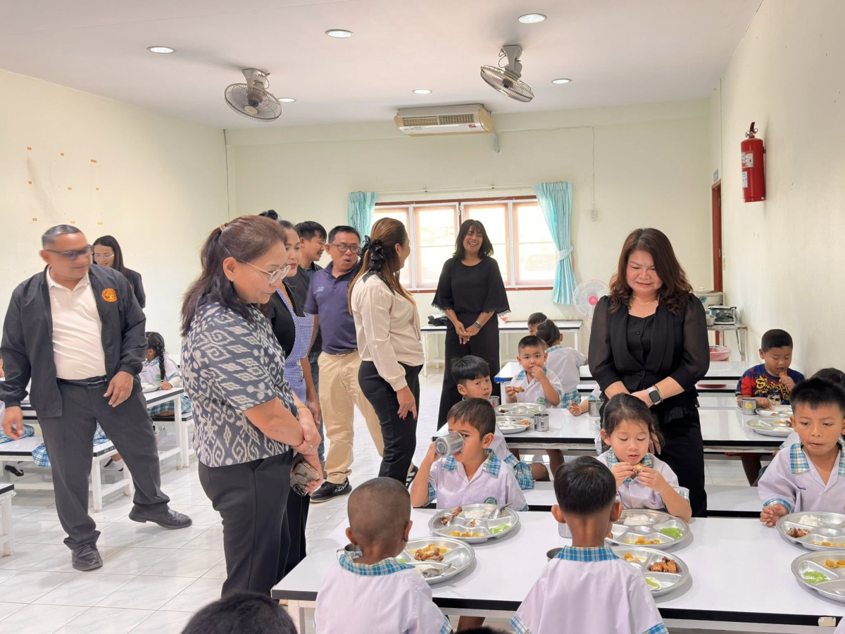 ทศบาลตำบลไทรโยง -ไชยวาล นำโดยนายสุรัน จันทร์สง่า นายกเทศมนตรีฯ พร้อมด้วยนางสาวสุดใจ ศรีระกิ่ง ปลัดเทศบาล จ่าเอกสมโภชน์ อินทรงรัมย์ รองปลัดเทศบาล นางเรณู นาคหนองหาญ หัวหน้าสำนักปลัดเทศบาล และคณะกรรมการติดตามและประเมินผลการดำเนินงานโครงการอาหารกลางวัน ของสถานศึกษาในสังกัดและในพื้นที่เทศบาลตำบลไทรโยง-ไชยวาล