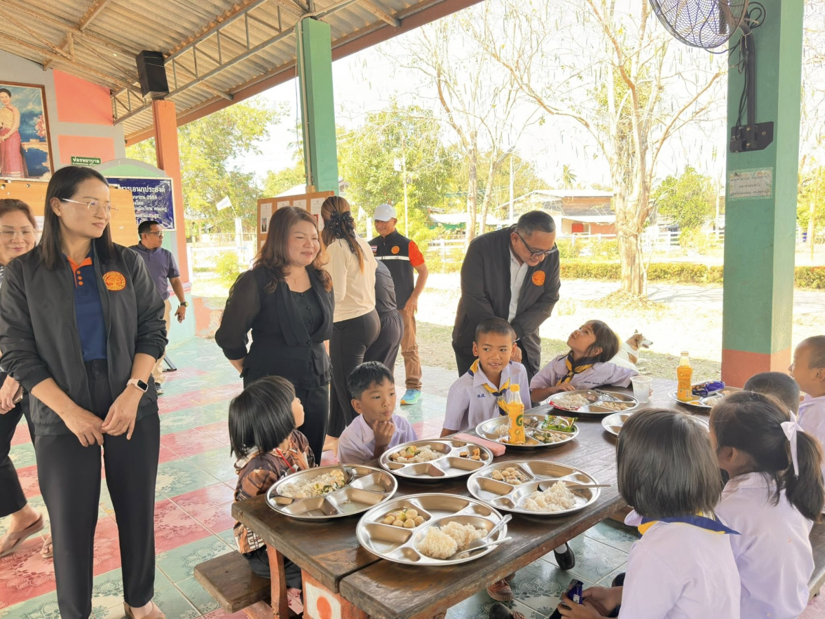 ทศบาลตำบลไทรโยง -ไชยวาล นำโดยนายสุรัน จันทร์สง่า นายกเทศมนตรีฯ พร้อมด้วยนางสาวสุดใจ ศรีระกิ่ง ปลัดเทศบาล จ่าเอกสมโภชน์ อินทรงรัมย์ รองปลัดเทศบาล นางเรณู นาคหนองหาญ หัวหน้าสำนักปลัดเทศบาล และคณะกรรมการติดตามและประเมินผลการดำเนินงานโครงการอาหารกลางวัน ของสถานศึกษาในสังกัดและในพื้นที่เทศบาลตำบลไทรโยง-ไชยวาล