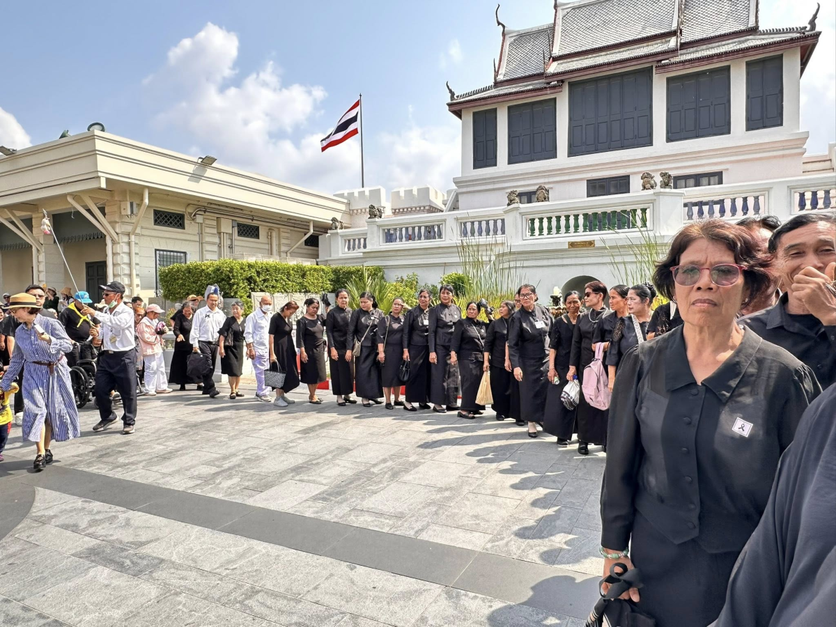 เทศบาลตำบลไทรโยง-ไชยวาล นำโดยนายสุรัน จันทร์สง่า นายกเทศมนตรีฯ พร้อมด้วยคณะผู้บริหาร สมาชิกสภาเทศบาล รองปลัดเทศบาล หัวหน้าส่วนราชการ พนักงานเทศบาล ผู้นำท้องทึ่ ผู้นำชุมชน และประชาชนในเขตพื้นที่เทศบาลตำบลไทรโยง-ไชยวาล เข้าร่วมกิจกรรม “การเดินทางเข้ากราบถวายบังคมพระบรมศพ สมเด็จพระนางเจ้าสิริกิติ์ พระบรมราชินีนาถ พระบรมราชชนนีพันปีหลวง” ประจำปี 2569