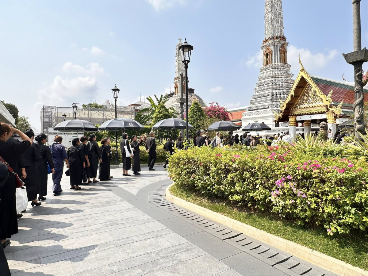 เทศบาลตำบลไทรโยง-ไชยวาล นำโดยนายสุรัน จันทร์สง่า นายกเทศมนตรีฯ พร้อมด้วยคณะผู้บริหาร สมาชิกสภาเทศบาล รองปลัดเทศบาล หัวหน้าส่วนราชการ พนักงานเทศบาล ผู้นำท้องทึ่ ผู้นำชุมชน และประชาชนในเขตพื้นที่เทศบาลตำบลไทรโยง-ไชยวาล เข้าร่วมกิจกรรม “การเดินทางเข้ากราบถวายบังคมพระบรมศพ สมเด็จพระนางเจ้าสิริกิติ์ พระบรมราชินีนาถ พระบรมราชชนนีพันปีหลวง” ประจำปี 2569