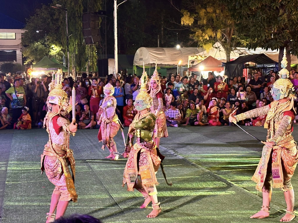 นายไพฑูรย์ หัสครบุรี รองนายกเทศมนตรีตำบลไทรโยง-ไชยวาล ได้รับมอบหมายจากนายสุรัน จันทร์สง่า นายกเทศมนตรีตำบลโทรโยง-ไชยวาล พร้อมด้วยนางสาวสุดใจ ศรีระกิ่ง ปลัดเทศบาล ได้เข้าร่วมพิธีเปิดงานฉลองอนุสาวรีย์ท้าวสุรนารี องค์ประจำอำเภอครบุรี ณ เวทีกลางลานอเนกประสงค์ที่ว่าการอำเภอครบุรี จังหวัดนครราชสีมา