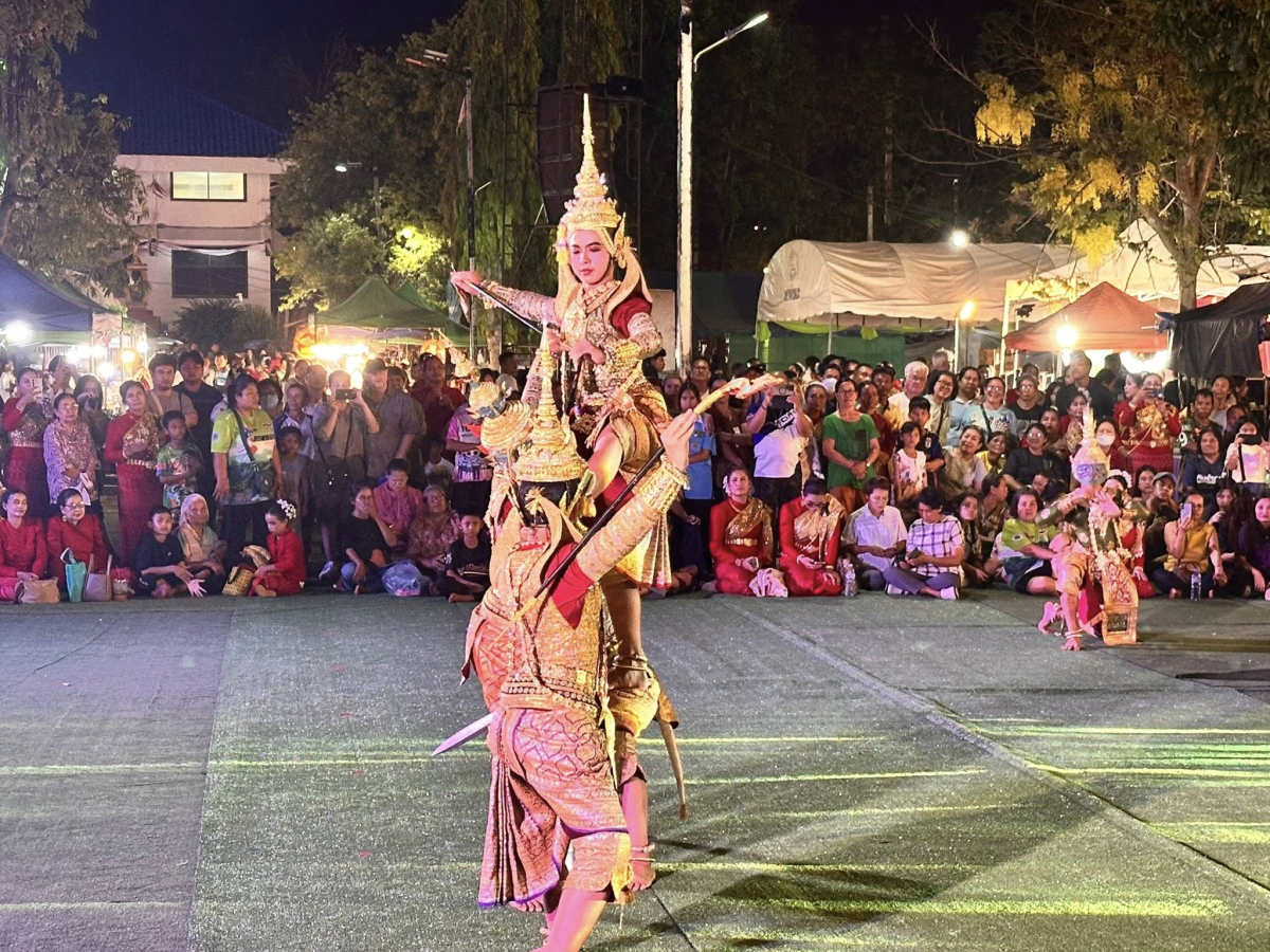 นายไพฑูรย์ หัสครบุรี รองนายกเทศมนตรีตำบลไทรโยง-ไชยวาล ได้รับมอบหมายจากนายสุรัน จันทร์สง่า นายกเทศมนตรีตำบลโทรโยง-ไชยวาล พร้อมด้วยนางสาวสุดใจ ศรีระกิ่ง ปลัดเทศบาล ได้เข้าร่วมพิธีเปิดงานฉลองอนุสาวรีย์ท้าวสุรนารี องค์ประจำอำเภอครบุรี ณ เวทีกลางลานอเนกประสงค์ที่ว่าการอำเภอครบุรี จังหวัดนครราชสีมา