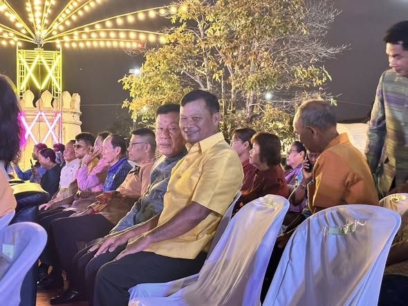 นายไพฑูรย์ หัสครบุรี รองนายกเทศมนตรีตำบลไทรโยง-ไชยวาล ได้รับมอบหมายจากนายสุรัน จันทร์สง่า นายกเทศมนตรีตำบลโทรโยง-ไชยวาล พร้อมด้วยนางสาวสุดใจ ศรีระกิ่ง ปลัดเทศบาล ได้เข้าร่วมพิธีเปิดงานฉลองอนุสาวรีย์ท้าวสุรนารี องค์ประจำอำเภอครบุรี ณ เวทีกลางลานอเนกประสงค์ที่ว่าการอำเภอครบุรี จังหวัดนครราชสีมา