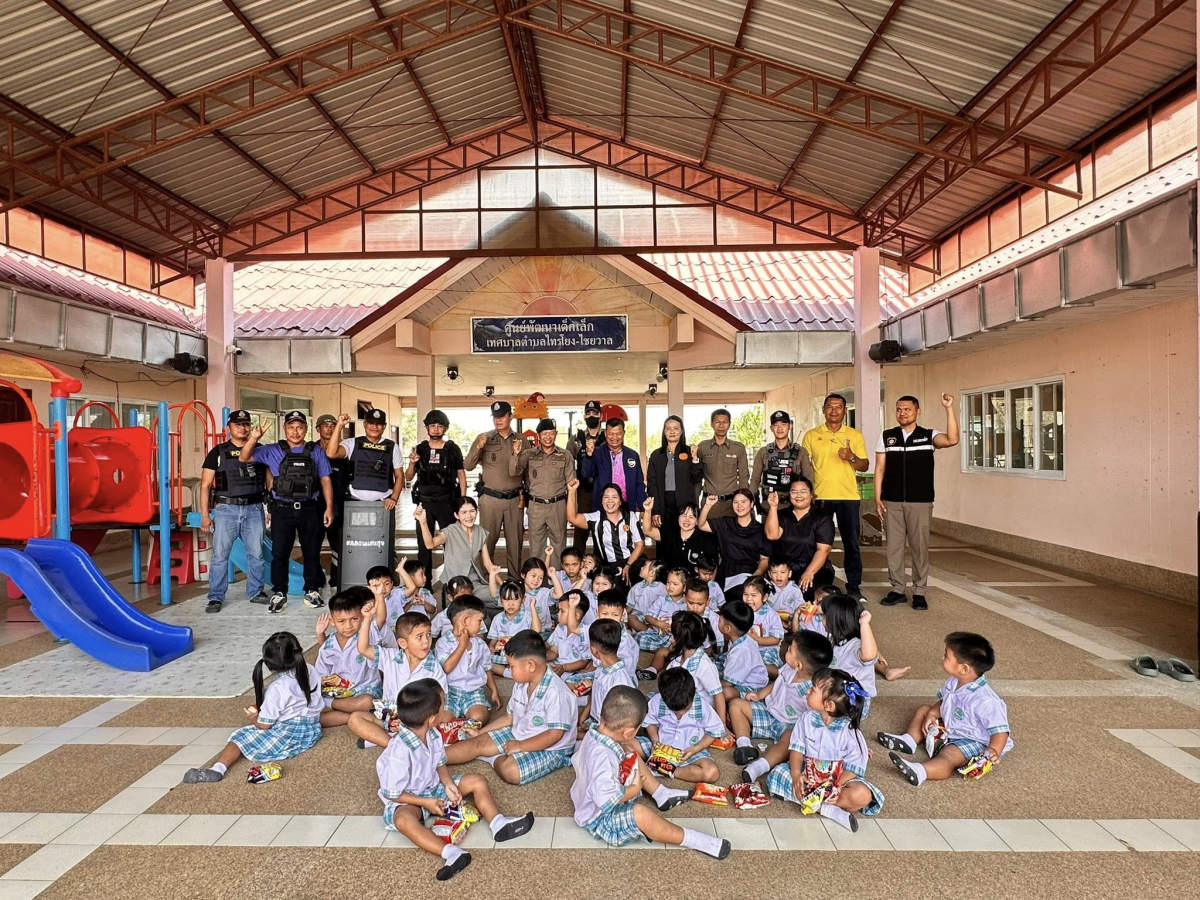 ายไพฑูรย์ หัสครบุรี รองนายกเทศมนตรีตำบลไทรโยง-ไชยวาล พร้อมด้วยนางเรณู นาคหนองหาญ หัวหน้าสำนักปลัดเทศบาล และจ่าเอกชิตพล ถ้ำกลาง เจ้าพนักงานป้องกันฯชำนาญงาน เข้าร่วมในกิจกรรมซักซ้อมแผนเผชิญเหตุของศูนย์พัฒนาเด็กเล็กเทศบาลตำบลไทรโยง-ไชยวาล