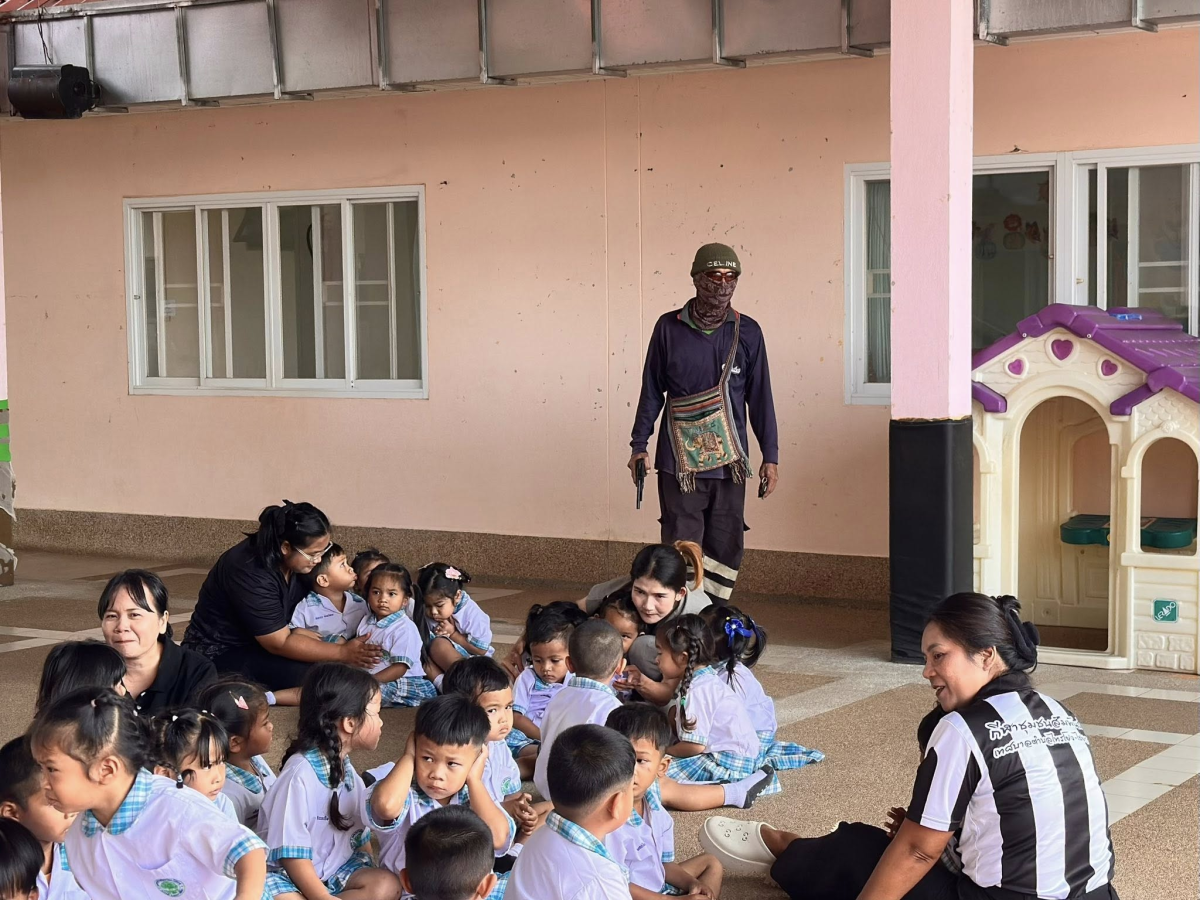 ายไพฑูรย์ หัสครบุรี รองนายกเทศมนตรีตำบลไทรโยง-ไชยวาล พร้อมด้วยนางเรณู นาคหนองหาญ หัวหน้าสำนักปลัดเทศบาล และจ่าเอกชิตพล ถ้ำกลาง เจ้าพนักงานป้องกันฯชำนาญงาน เข้าร่วมในกิจกรรมซักซ้อมแผนเผชิญเหตุของศูนย์พัฒนาเด็กเล็กเทศบาลตำบลไทรโยง-ไชยวาล