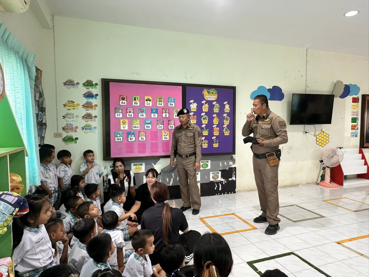 ายไพฑูรย์ หัสครบุรี รองนายกเทศมนตรีตำบลไทรโยง-ไชยวาล พร้อมด้วยนางเรณู นาคหนองหาญ หัวหน้าสำนักปลัดเทศบาล และจ่าเอกชิตพล ถ้ำกลาง เจ้าพนักงานป้องกันฯชำนาญงาน เข้าร่วมในกิจกรรมซักซ้อมแผนเผชิญเหตุของศูนย์พัฒนาเด็กเล็กเทศบาลตำบลไทรโยง-ไชยวาล