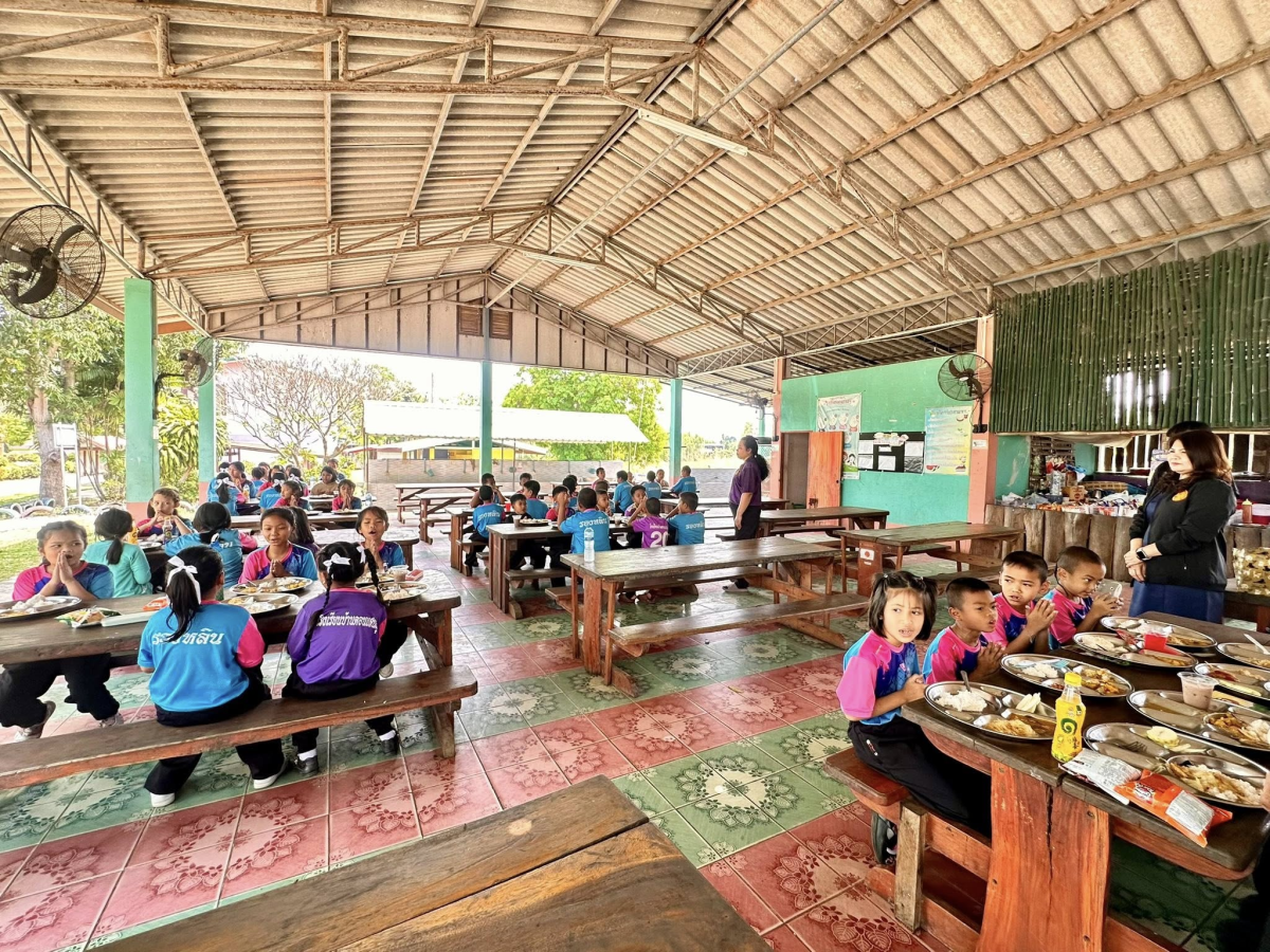 เทศบาลตำบลไทรโยง -ไชยวาล นำโดยนายสุรัน จันทร์สง่า นายกเทศมนตรีตำบลไทรโยง-ไชยวาล พร้อมด้วยจ่าเอกสมโภชน์ อินทรงรัมย์ รองปลัดเทศบาล นางเรณู นาคหนองหาญ หัวหน้าสำนักปลัดเทศบาล และคณะกรรมการติดตามและประเมินผลการดำเนินงานโครงการอาหารกลางวัน ของสถานศึกษาในสังกัดและในพื้นที่เทศบาลตำบลไทรโยง-ไชยวาล ได้ออกตรวจเยี่ยมและตรวจสอบการจัดทำอาหารกลางวันให้กับเด็กนักเรียนในพื้นที่รับผิดชอบประกอบด้วย 1.ศูนย์พัฒนาเด็กเล็กเทศบาลตำบลไทรโยง-ไชยวาล 2.โรงเรียนบ้านไชยวาล 3.โรงเรียนบ้านดอนแสนสุข