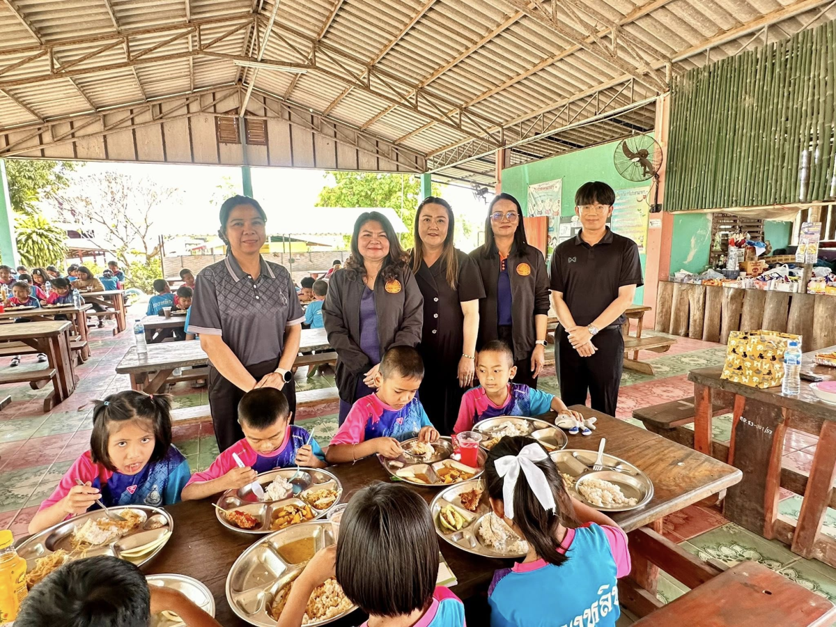 เทศบาลตำบลไทรโยง -ไชยวาล นำโดยนายสุรัน จันทร์สง่า นายกเทศมนตรีตำบลไทรโยง-ไชยวาล พร้อมด้วยจ่าเอกสมโภชน์ อินทรงรัมย์ รองปลัดเทศบาล นางเรณู นาคหนองหาญ หัวหน้าสำนักปลัดเทศบาล และคณะกรรมการติดตามและประเมินผลการดำเนินงานโครงการอาหารกลางวัน ของสถานศึกษาในสังกัดและในพื้นที่เทศบาลตำบลไทรโยง-ไชยวาล ได้ออกตรวจเยี่ยมและตรวจสอบการจัดทำอาหารกลางวันให้กับเด็กนักเรียนในพื้นที่รับผิดชอบประกอบด้วย 1.ศูนย์พัฒนาเด็กเล็กเทศบาลตำบลไทรโยง-ไชยวาล 2.โรงเรียนบ้านไชยวาล 3.โรงเรียนบ้านดอนแสนสุข