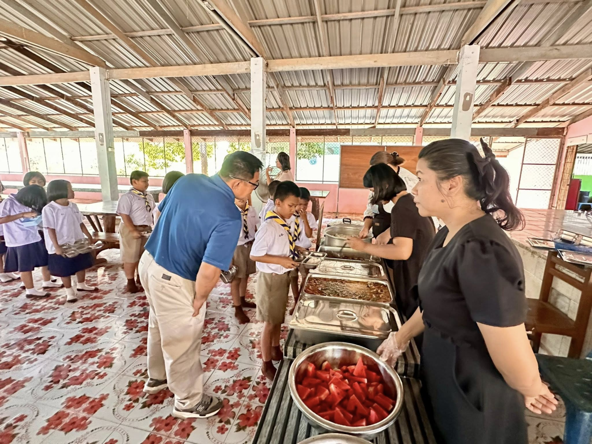 เทศบาลตำบลไทรโยง -ไชยวาล นำโดยนายสุรัน จันทร์สง่า นายกเทศมนตรีตำบลไทรโยง-ไชยวาล พร้อมด้วยจ่าเอกสมโภชน์ อินทรงรัมย์ รองปลัดเทศบาล นางเรณู นาคหนองหาญ หัวหน้าสำนักปลัดเทศบาล และคณะกรรมการติดตามและประเมินผลการดำเนินงานโครงการอาหารกลางวัน ของสถานศึกษาในสังกัดและในพื้นที่เทศบาลตำบลไทรโยง-ไชยวาล ได้ออกตรวจเยี่ยมและตรวจสอบการจัดทำอาหารกลางวันให้กับเด็กนักเรียนในพื้นที่รับผิดชอบประกอบด้วย 1.ศูนย์พัฒนาเด็กเล็กเทศบาลตำบลไทรโยง-ไชยวาล 2.โรงเรียนบ้านไชยวาล 3.โรงเรียนบ้านดอนแสนสุข