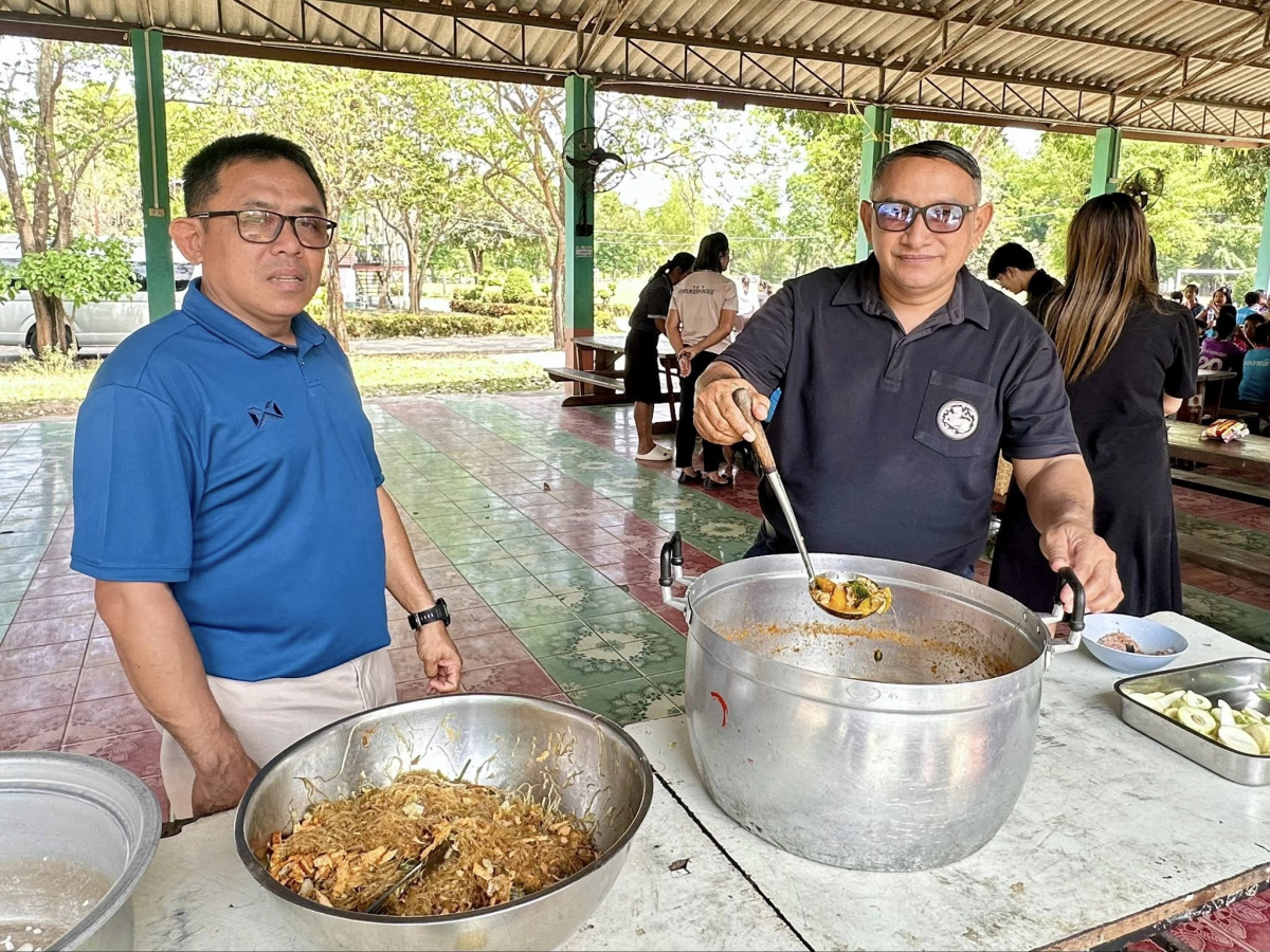 เทศบาลตำบลไทรโยง -ไชยวาล นำโดยนายสุรัน จันทร์สง่า นายกเทศมนตรีตำบลไทรโยง-ไชยวาล พร้อมด้วยจ่าเอกสมโภชน์ อินทรงรัมย์ รองปลัดเทศบาล นางเรณู นาคหนองหาญ หัวหน้าสำนักปลัดเทศบาล และคณะกรรมการติดตามและประเมินผลการดำเนินงานโครงการอาหารกลางวัน ของสถานศึกษาในสังกัดและในพื้นที่เทศบาลตำบลไทรโยง-ไชยวาล ได้ออกตรวจเยี่ยมและตรวจสอบการจัดทำอาหารกลางวันให้กับเด็กนักเรียนในพื้นที่รับผิดชอบประกอบด้วย 1.ศูนย์พัฒนาเด็กเล็กเทศบาลตำบลไทรโยง-ไชยวาล 2.โรงเรียนบ้านไชยวาล 3.โรงเรียนบ้านดอนแสนสุข