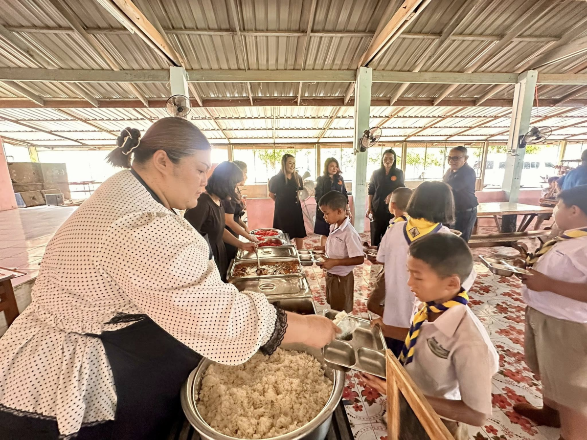 เทศบาลตำบลไทรโยง -ไชยวาล นำโดยนายสุรัน จันทร์สง่า นายกเทศมนตรีตำบลไทรโยง-ไชยวาล พร้อมด้วยจ่าเอกสมโภชน์ อินทรงรัมย์ รองปลัดเทศบาล นางเรณู นาคหนองหาญ หัวหน้าสำนักปลัดเทศบาล และคณะกรรมการติดตามและประเมินผลการดำเนินงานโครงการอาหารกลางวัน ของสถานศึกษาในสังกัดและในพื้นที่เทศบาลตำบลไทรโยง-ไชยวาล ได้ออกตรวจเยี่ยมและตรวจสอบการจัดทำอาหารกลางวันให้กับเด็กนักเรียนในพื้นที่รับผิดชอบประกอบด้วย 1.ศูนย์พัฒนาเด็กเล็กเทศบาลตำบลไทรโยง-ไชยวาล 2.โรงเรียนบ้านไชยวาล 3.โรงเรียนบ้านดอนแสนสุข