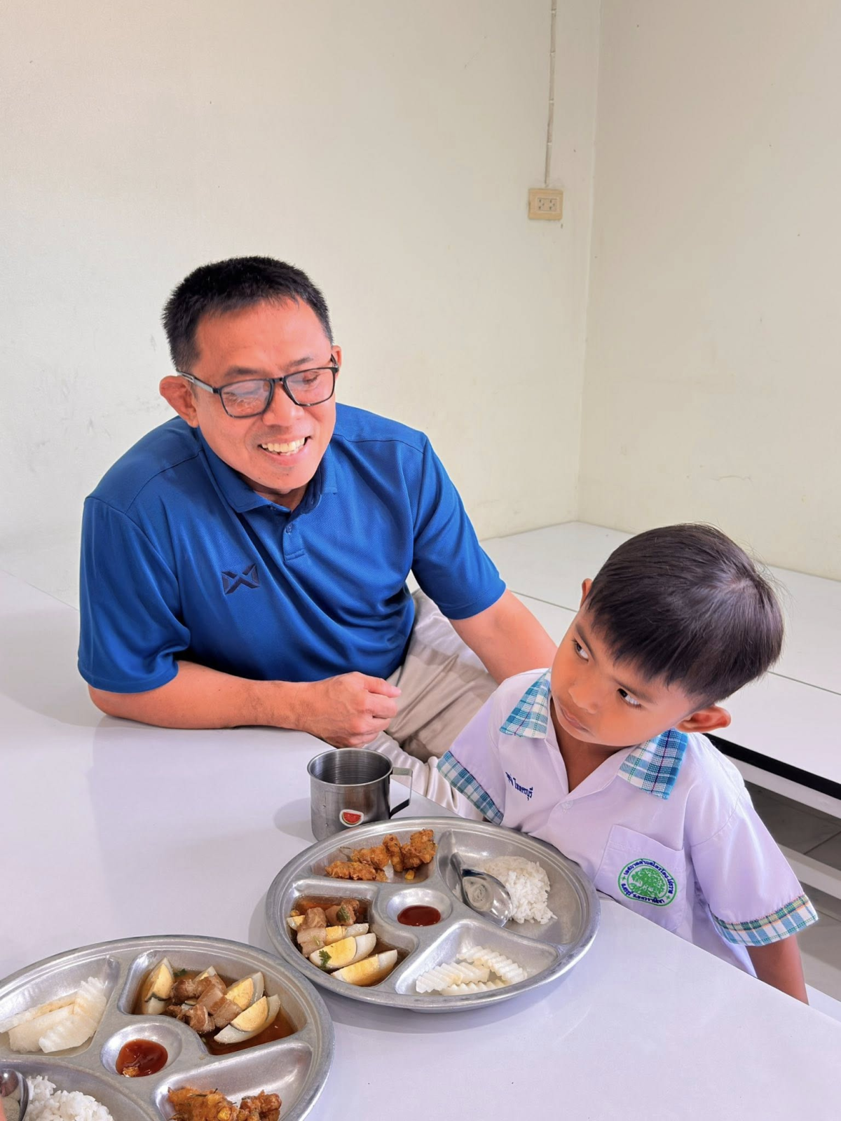 เทศบาลตำบลไทรโยง -ไชยวาล นำโดยนายสุรัน จันทร์สง่า นายกเทศมนตรีตำบลไทรโยง-ไชยวาล พร้อมด้วยจ่าเอกสมโภชน์ อินทรงรัมย์ รองปลัดเทศบาล นางเรณู นาคหนองหาญ หัวหน้าสำนักปลัดเทศบาล และคณะกรรมการติดตามและประเมินผลการดำเนินงานโครงการอาหารกลางวัน ของสถานศึกษาในสังกัดและในพื้นที่เทศบาลตำบลไทรโยง-ไชยวาล ได้ออกตรวจเยี่ยมและตรวจสอบการจัดทำอาหารกลางวันให้กับเด็กนักเรียนในพื้นที่รับผิดชอบประกอบด้วย 1.ศูนย์พัฒนาเด็กเล็กเทศบาลตำบลไทรโยง-ไชยวาล 2.โรงเรียนบ้านไชยวาล 3.โรงเรียนบ้านดอนแสนสุข