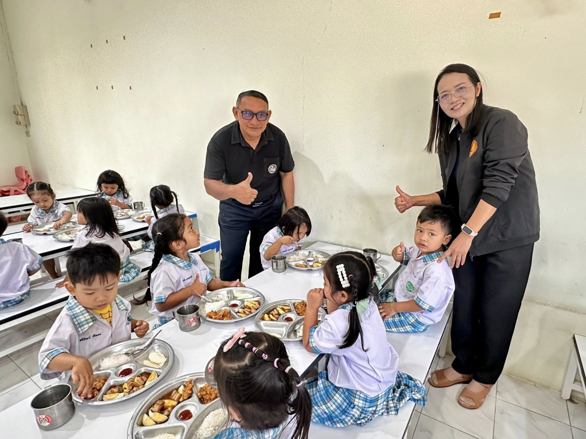 เทศบาลตำบลไทรโยง -ไชยวาล นำโดยนายสุรัน จันทร์สง่า นายกเทศมนตรีตำบลไทรโยง-ไชยวาล พร้อมด้วยจ่าเอกสมโภชน์ อินทรงรัมย์ รองปลัดเทศบาล นางเรณู นาคหนองหาญ หัวหน้าสำนักปลัดเทศบาล และคณะกรรมการติดตามและประเมินผลการดำเนินงานโครงการอาหารกลางวัน ของสถานศึกษาในสังกัดและในพื้นที่เทศบาลตำบลไทรโยง-ไชยวาล ได้ออกตรวจเยี่ยมและตรวจสอบการจัดทำอาหารกลางวันให้กับเด็กนักเรียนในพื้นที่รับผิดชอบประกอบด้วย 1.ศูนย์พัฒนาเด็กเล็กเทศบาลตำบลไทรโยง-ไชยวาล 2.โรงเรียนบ้านไชยวาล 3.โรงเรียนบ้านดอนแสนสุข