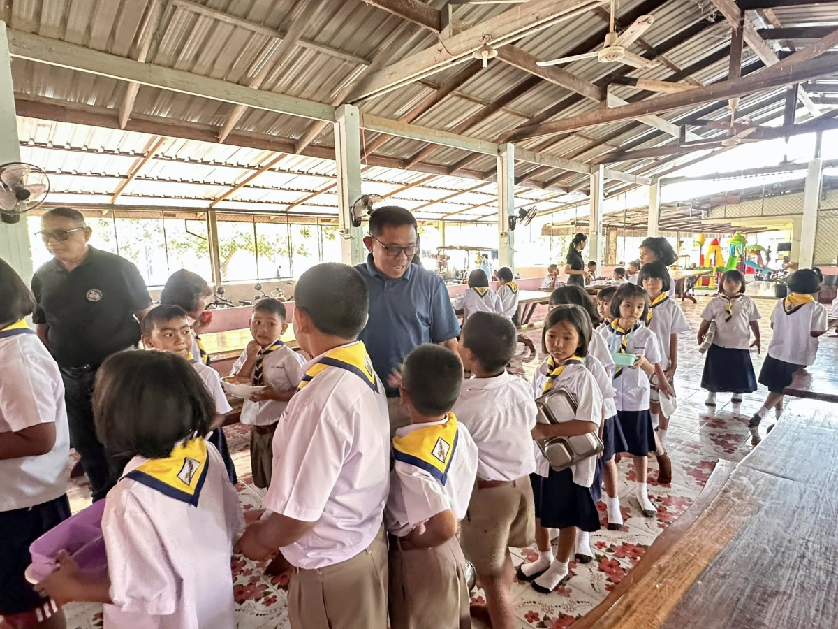 เทศบาลตำบลไทรโยง -ไชยวาล นำโดยนายสุรัน จันทร์สง่า นายกเทศมนตรีตำบลไทรโยง-ไชยวาล พร้อมด้วยจ่าเอกสมโภชน์ อินทรงรัมย์ รองปลัดเทศบาล นางเรณู นาคหนองหาญ หัวหน้าสำนักปลัดเทศบาล และคณะกรรมการติดตามและประเมินผลการดำเนินงานโครงการอาหารกลางวัน ของสถานศึกษาในสังกัดและในพื้นที่เทศบาลตำบลไทรโยง-ไชยวาล ได้ออกตรวจเยี่ยมและตรวจสอบการจัดทำอาหารกลางวันให้กับเด็กนักเรียนในพื้นที่รับผิดชอบประกอบด้วย 1.ศูนย์พัฒนาเด็กเล็กเทศบาลตำบลไทรโยง-ไชยวาล 2.โรงเรียนบ้านไชยวาล 3.โรงเรียนบ้านดอนแสนสุข