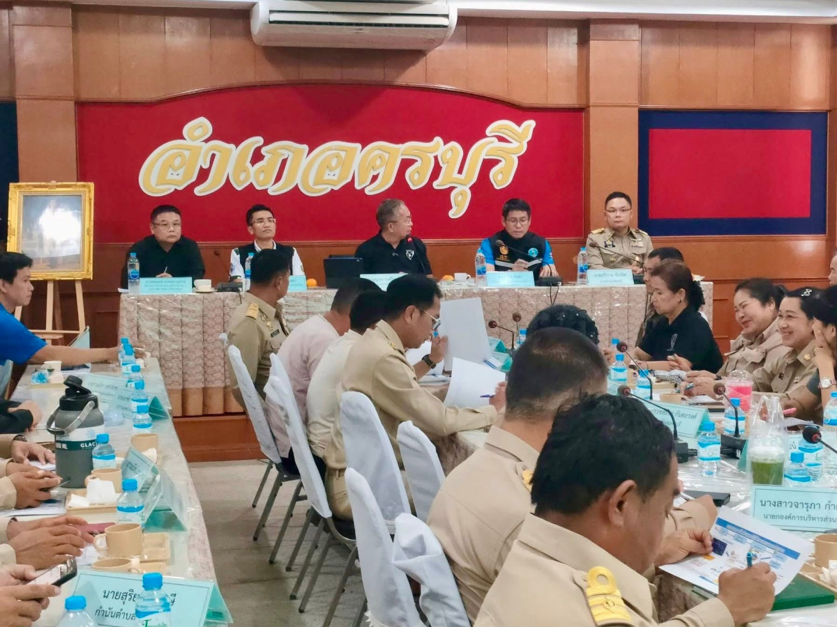 นายสุรัน จันทร์สง่า นายกเทศมนตรีตำบลไทรโยง-ไชยวาล เข้าร่วมการประชุมและรับมอบนโยบาย โดยมีนายบุญจง วงศ์ไตรรัตน์ สมาชิกสภาผู้แทนราษฎรเขต 10 จังหวัดนครราชสีมา
