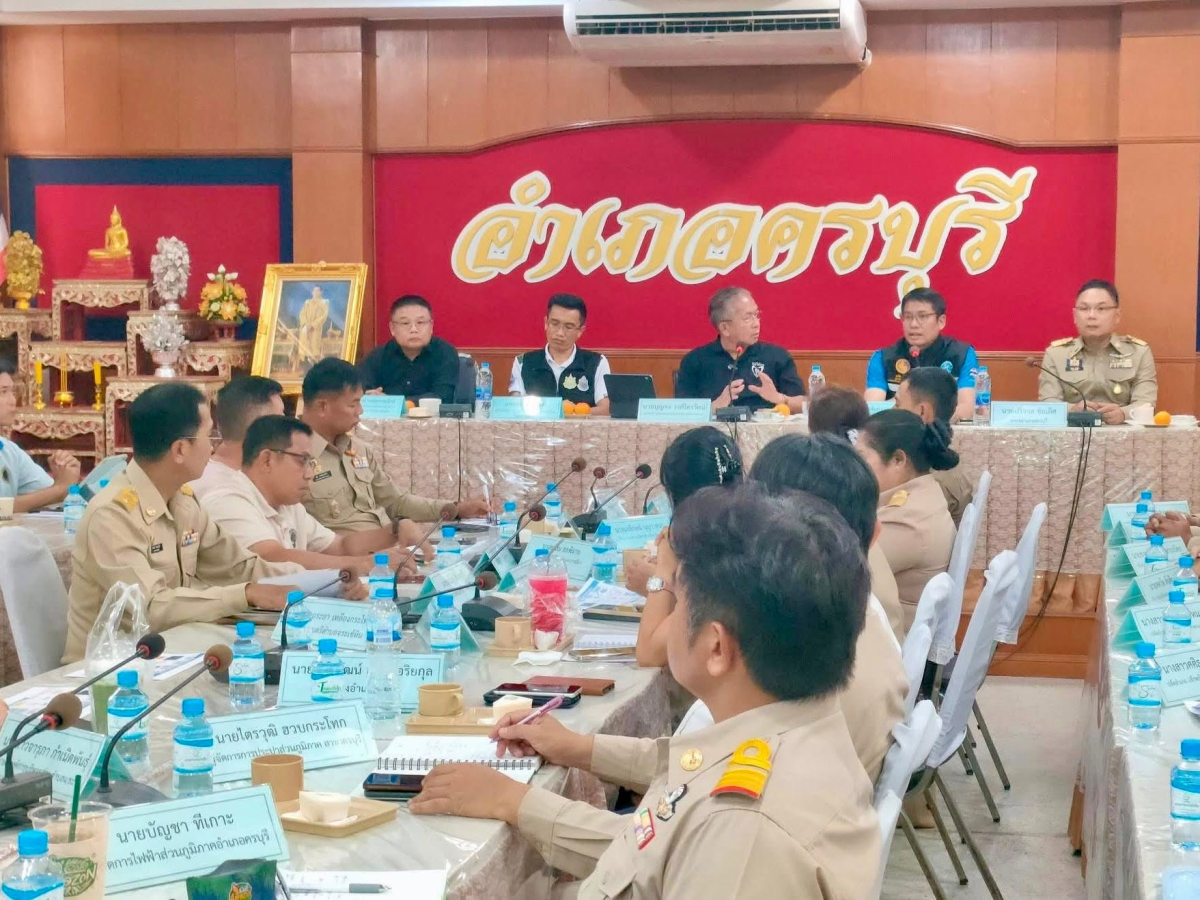 นายสุรัน จันทร์สง่า นายกเทศมนตรีตำบลไทรโยง-ไชยวาล เข้าร่วมการประชุมและรับมอบนโยบาย โดยมีนายบุญจง วงศ์ไตรรัตน์ สมาชิกสภาผู้แทนราษฎรเขต 10 จังหวัดนครราชสีมา